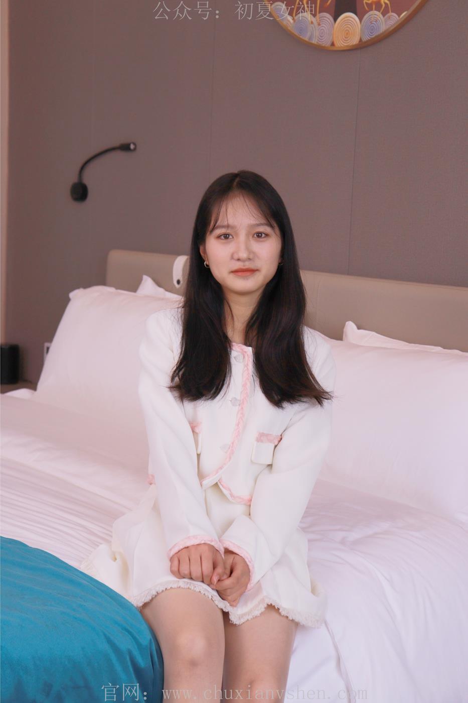 初夏女神 NO.020 沙沙 S码粉白色套搭配小白鞋[104P]第1张