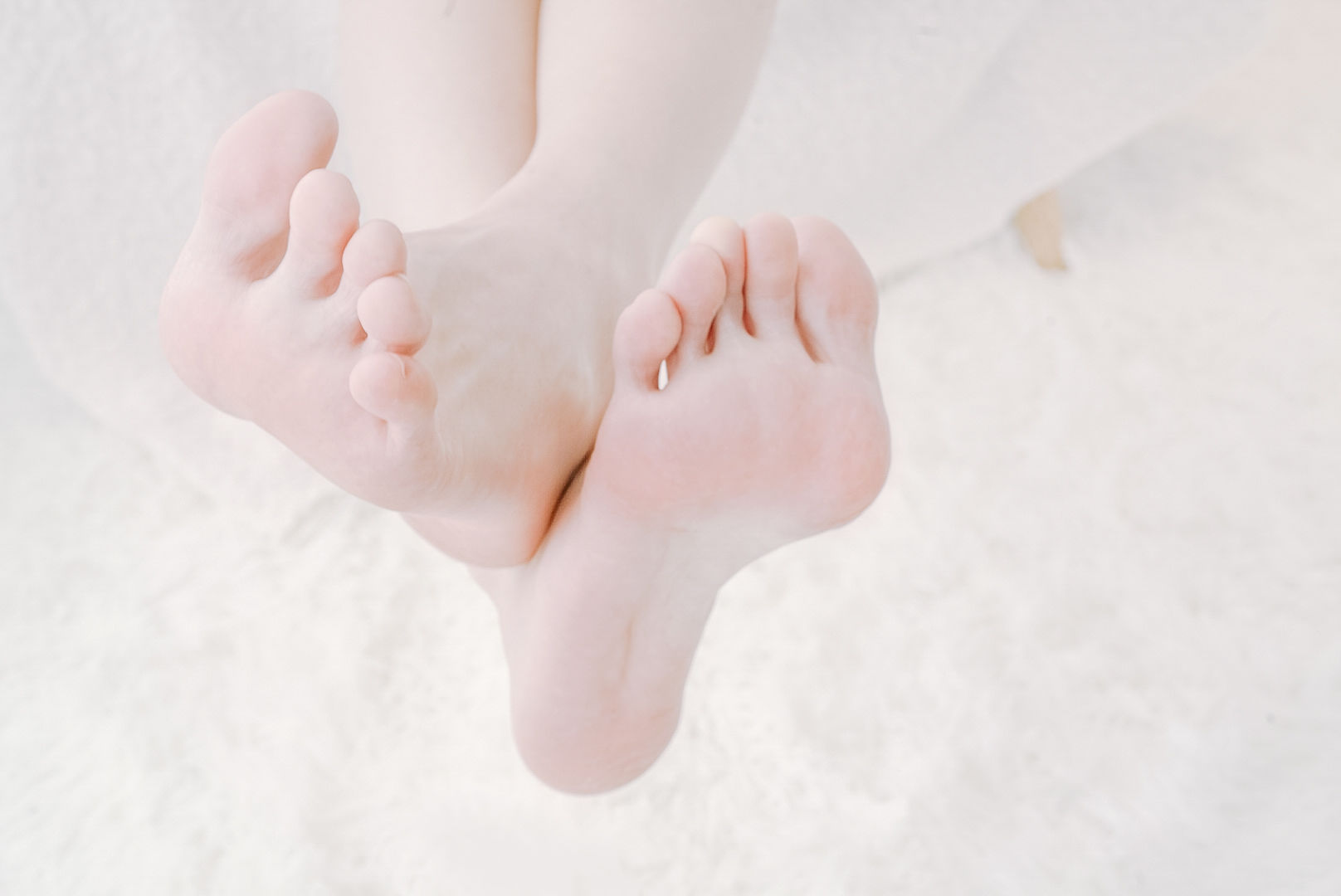 [网红COSER写真] 萌妹子眼酱大魔王w - 裸足女仆第5张