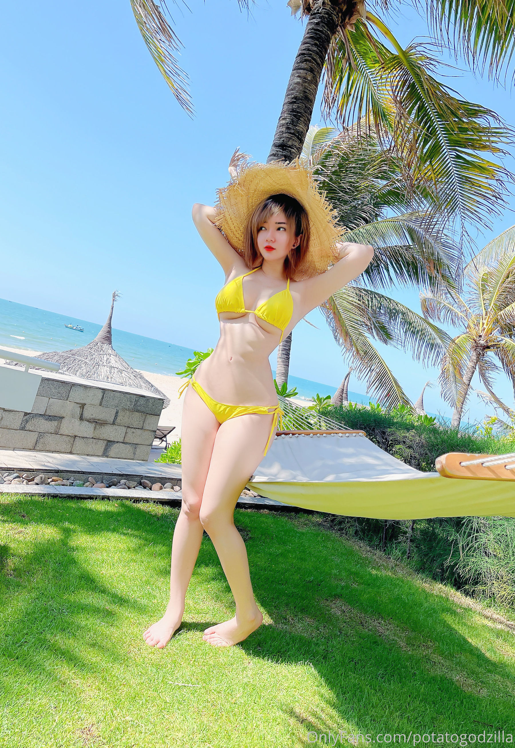 [网红COSER写真] Coser小姐姐Potato Godzilla - Yellow Bikini第5张