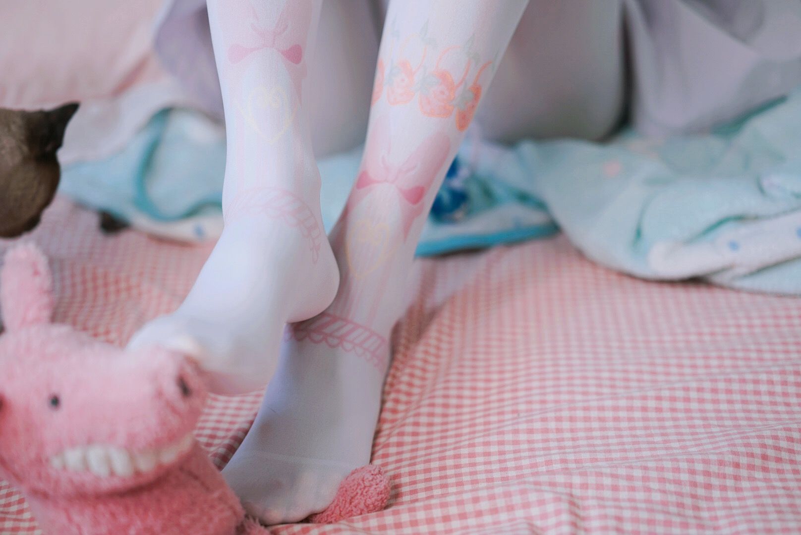 [网红COSER写真] 萌妹子眼酱大魔王w - 踩玩偶第4张