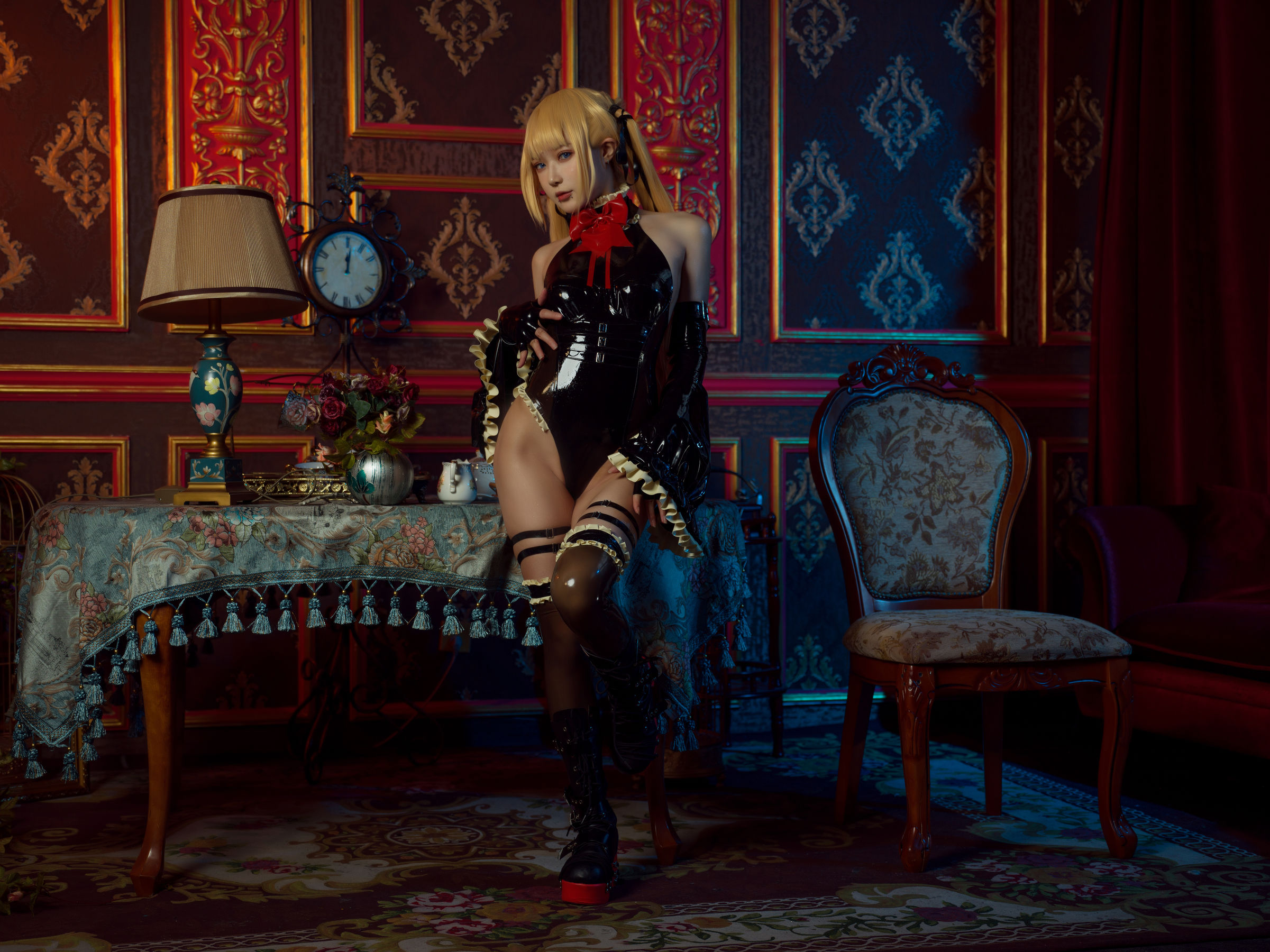 [网红COSER写真] 动漫博主阿包也是兔娘 - 阿包玛丽罗斯胶衣第4张