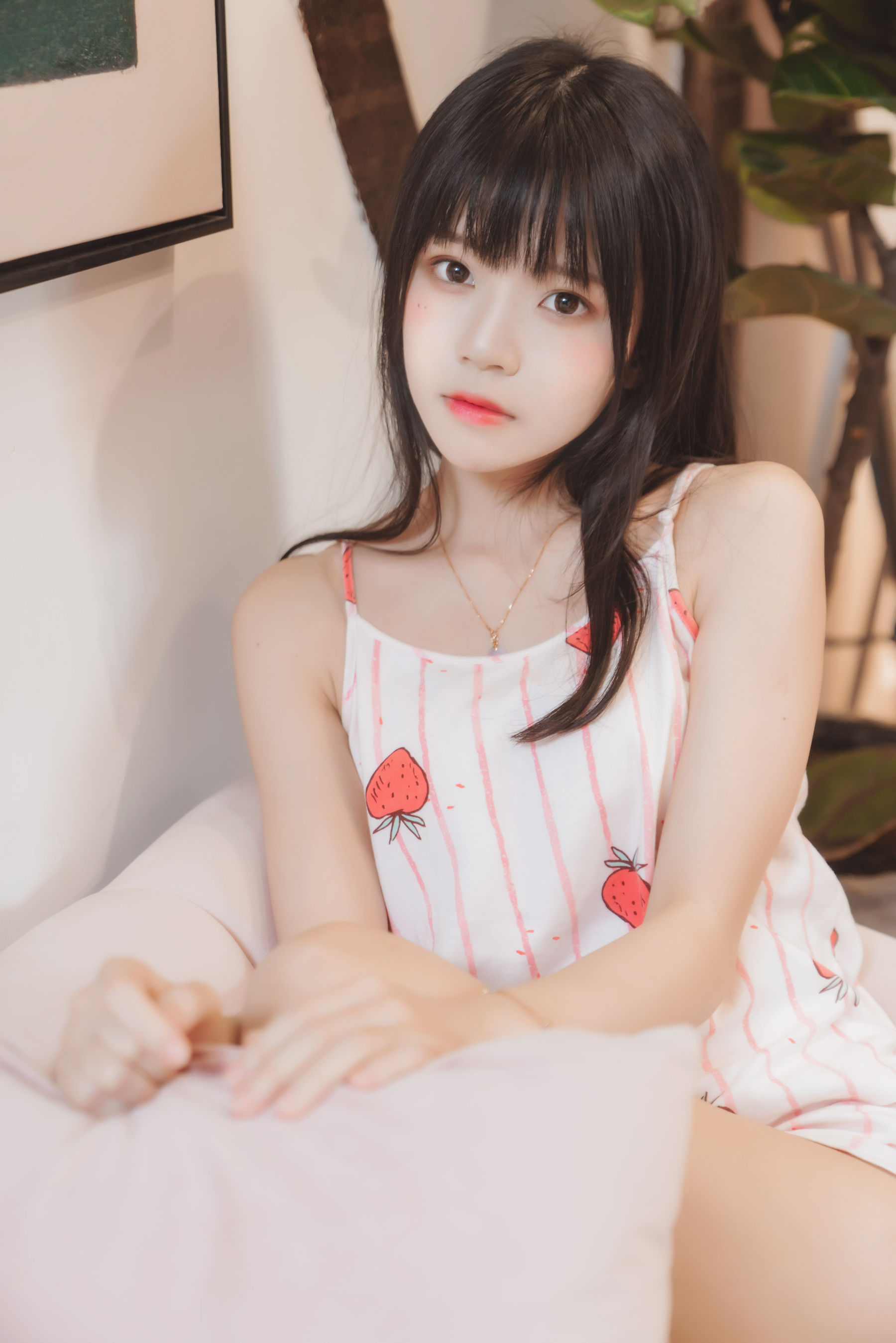 [COS福利] 桜桃喵 - 甜甜之唇边小草莓第1张