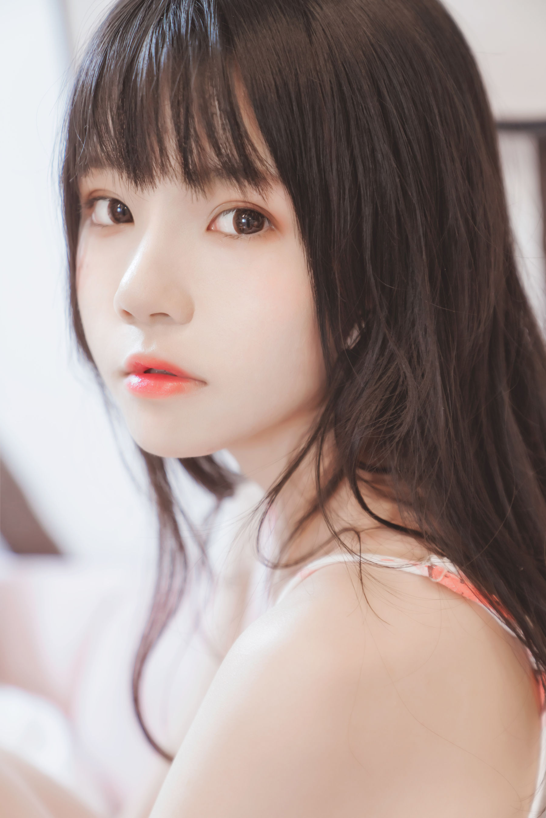 [COS福利] 桜桃喵 - 甜甜之唇边小草莓第5张