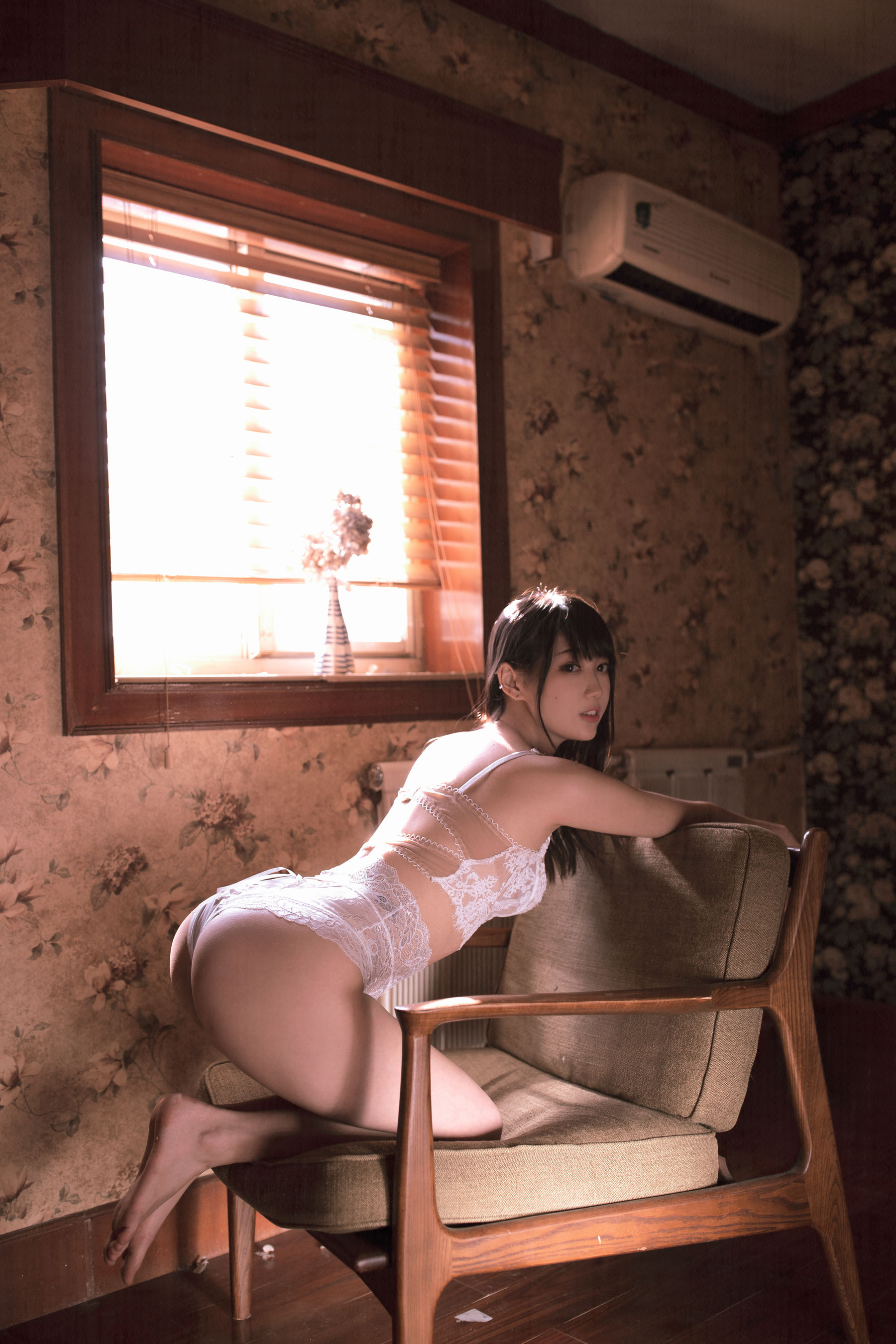 [COS福利] 周叽是可爱兔兔 - 阁楼少女第11张