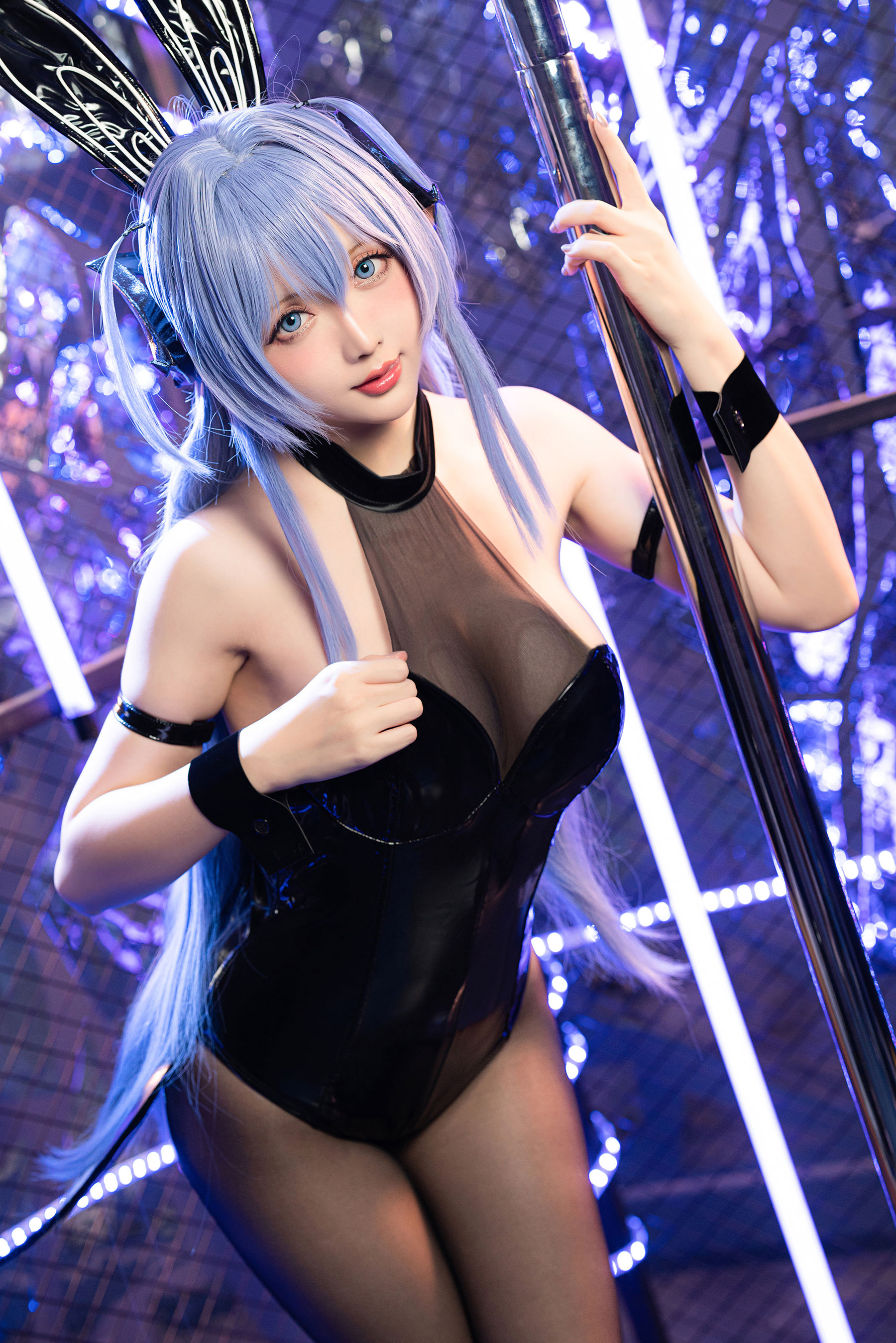 [网红COSER写真] Coser小姐姐星之迟迟 - 纯白と漆黑《花园》第5张