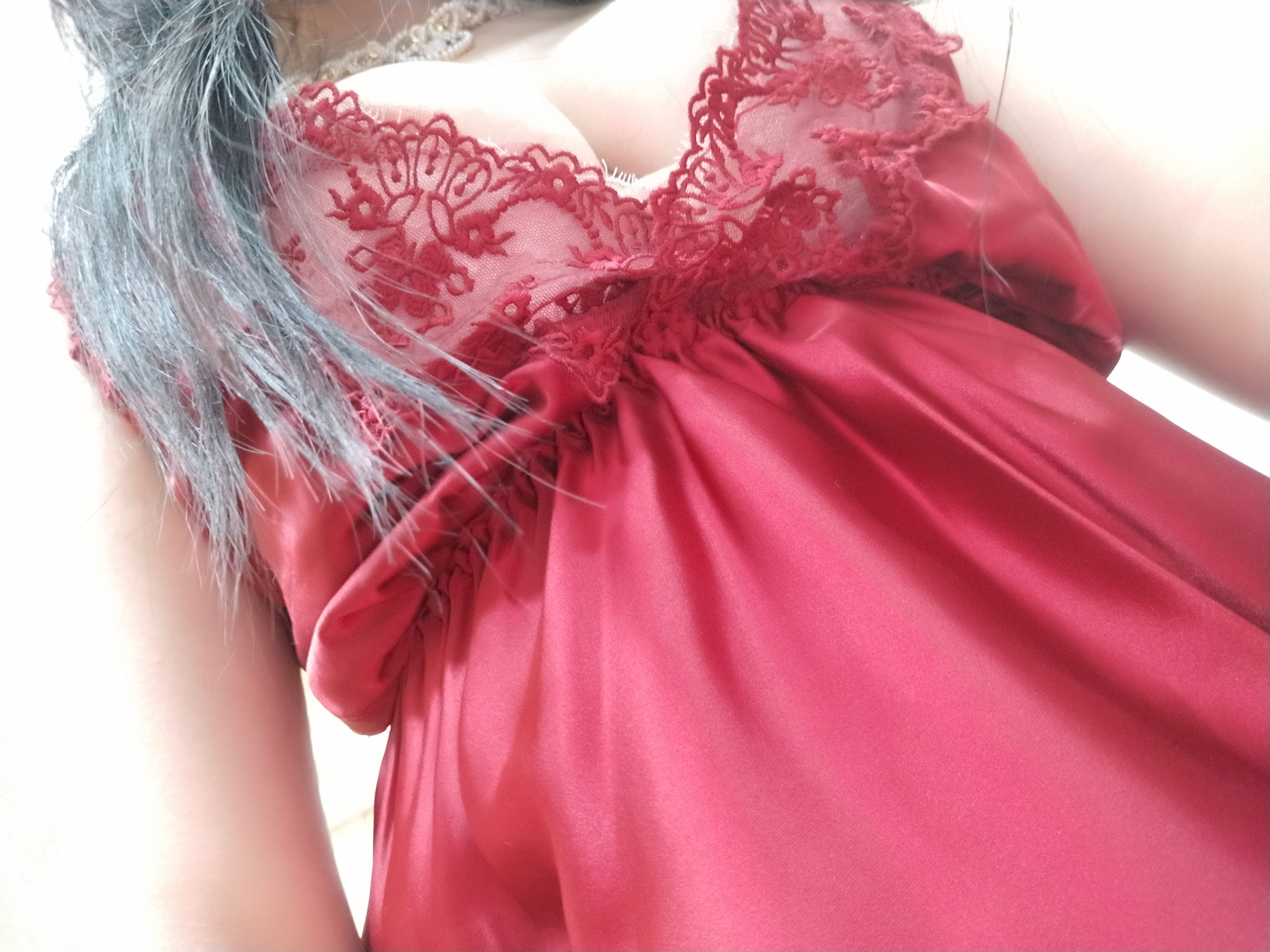 [福利COS] 轩萧学姐 - 酒红色睡衣第8张