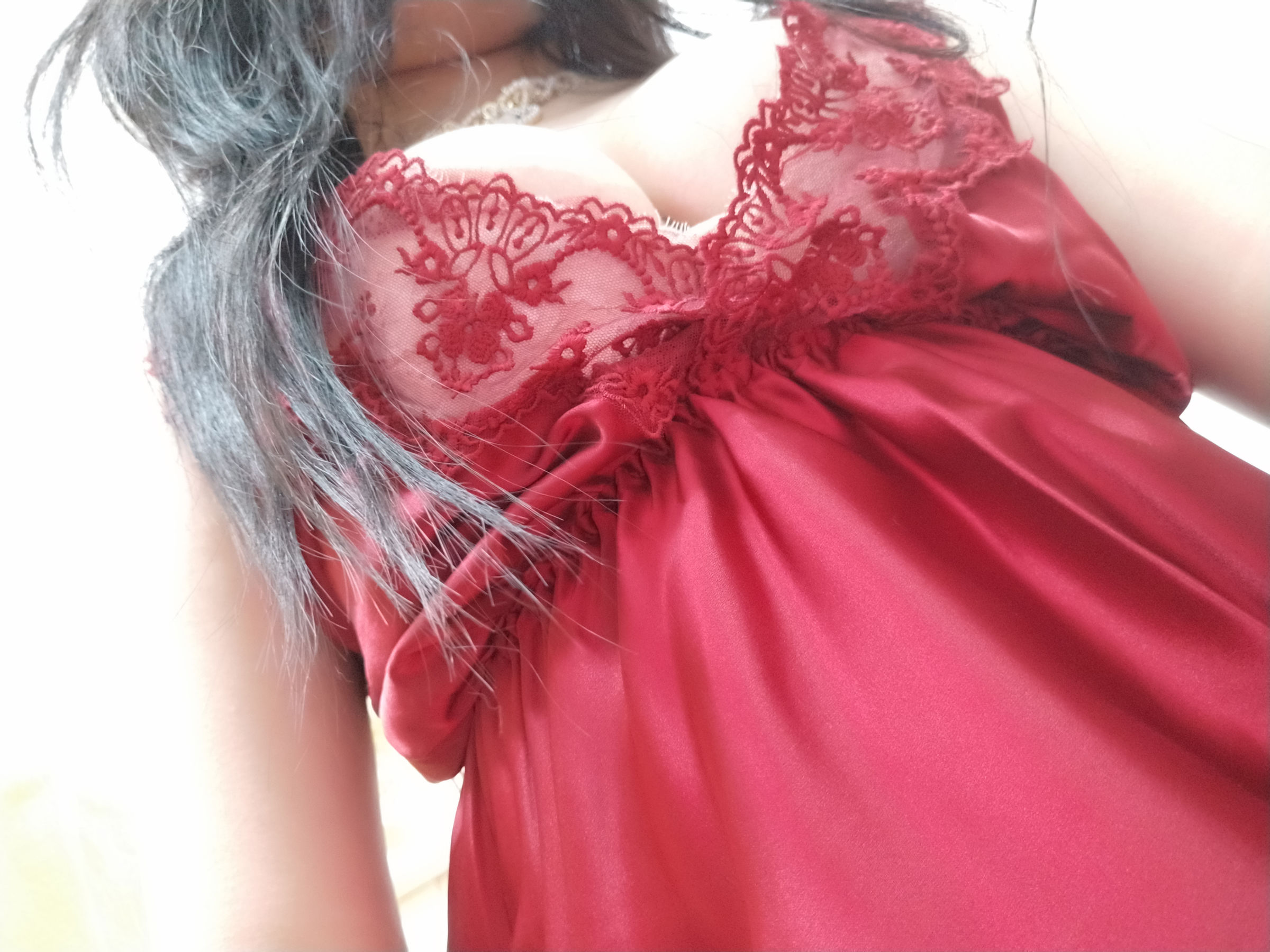 [福利COS] 轩萧学姐 - 酒红色睡衣第8张