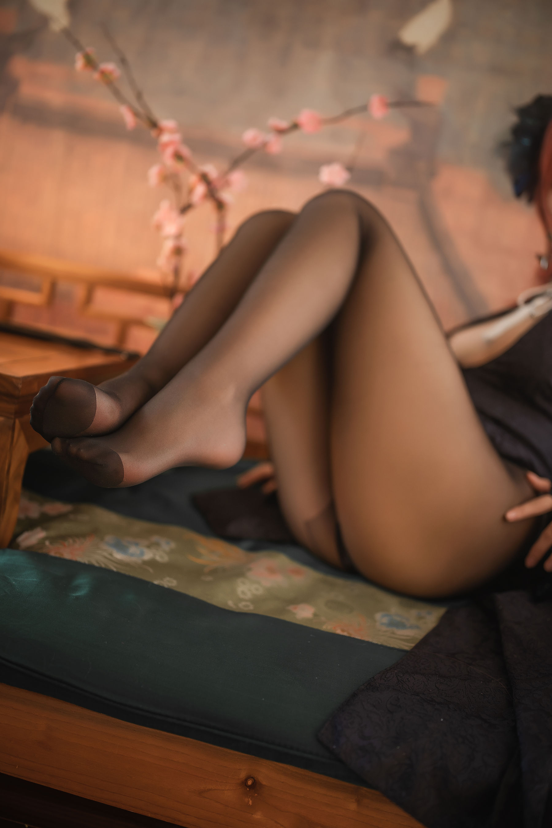 [福利COS] 萌系小姐姐蜜汁猫裘 - 黑太子旗袍第14张