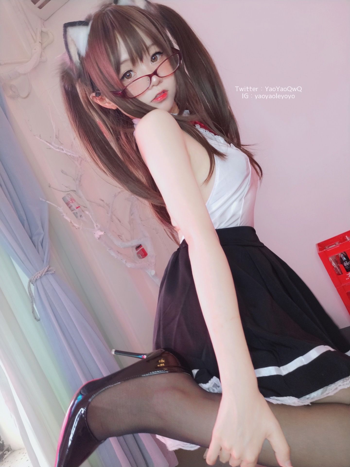 [网红COS] 萌妹子Coser摇摇乐yoyo - 黑色紧身衣第2张