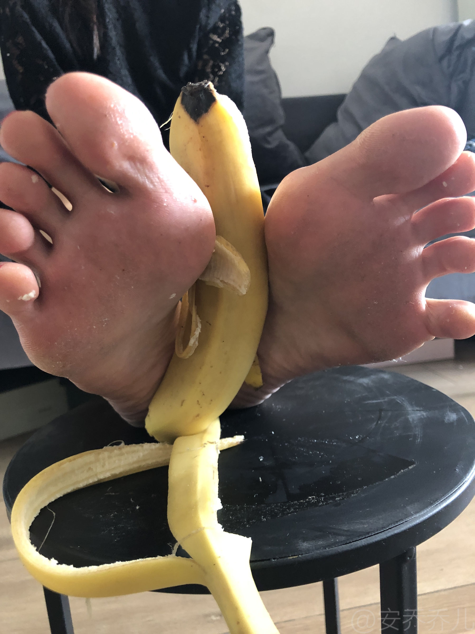 [福利COS] 安乔乔儿(Nia乔乔) No.009 踩香蕉第22张