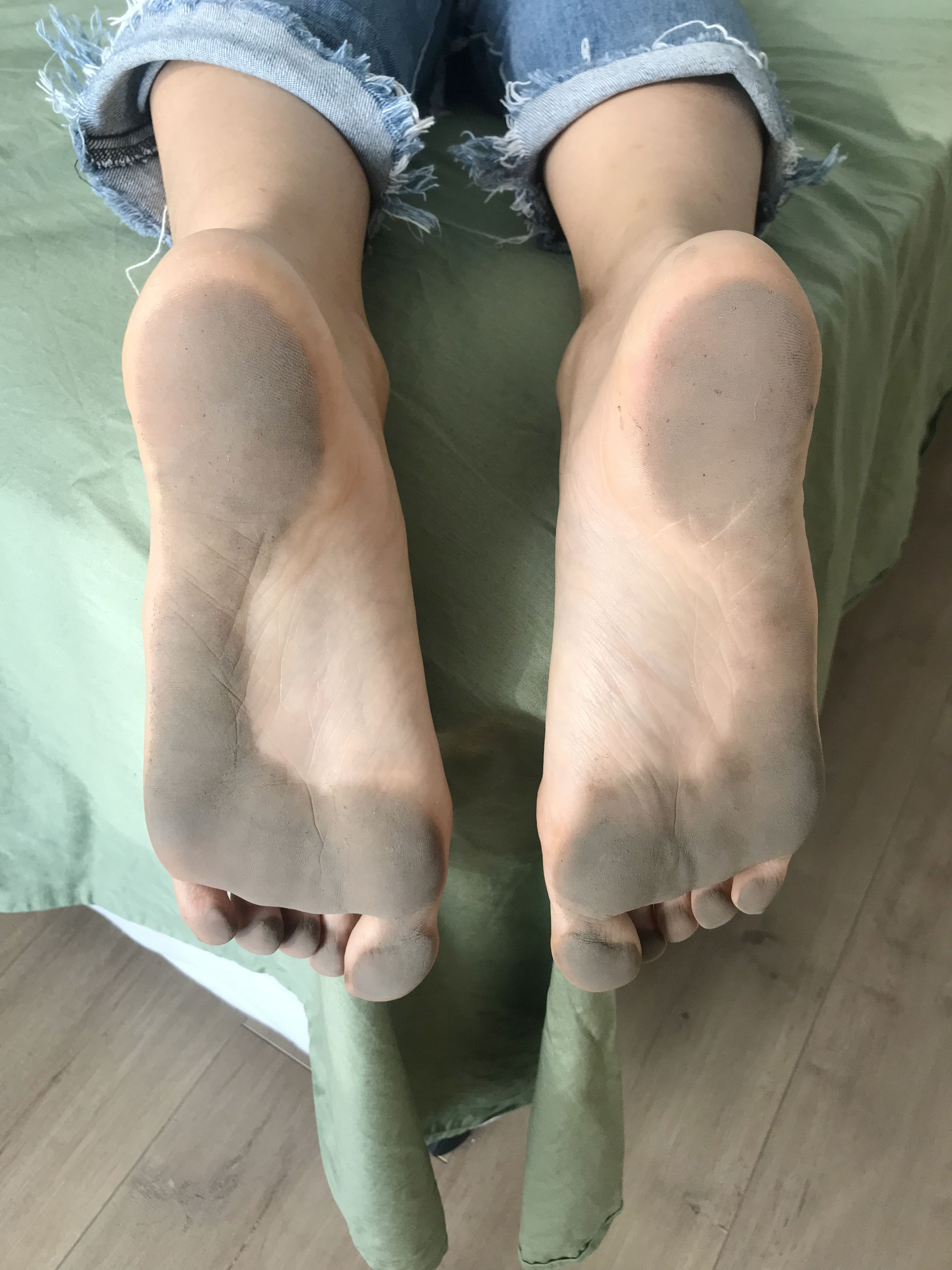 [福利COS] 安乔乔儿(Nia乔乔) No.015 脏脚踩鸡蛋第12张