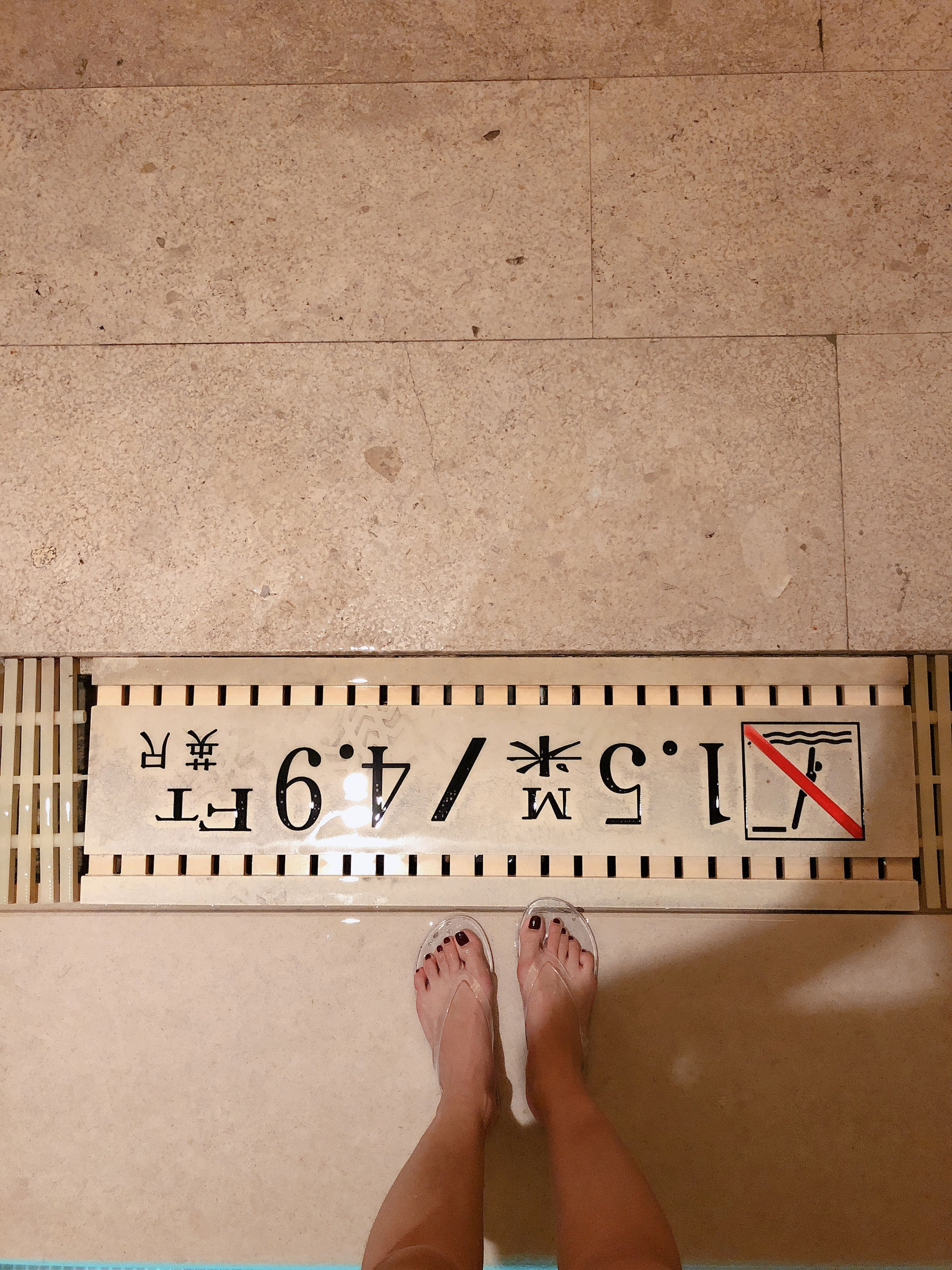 [福利COS] 安乔乔儿(Nia乔乔) No.012 泳池裸足第9张