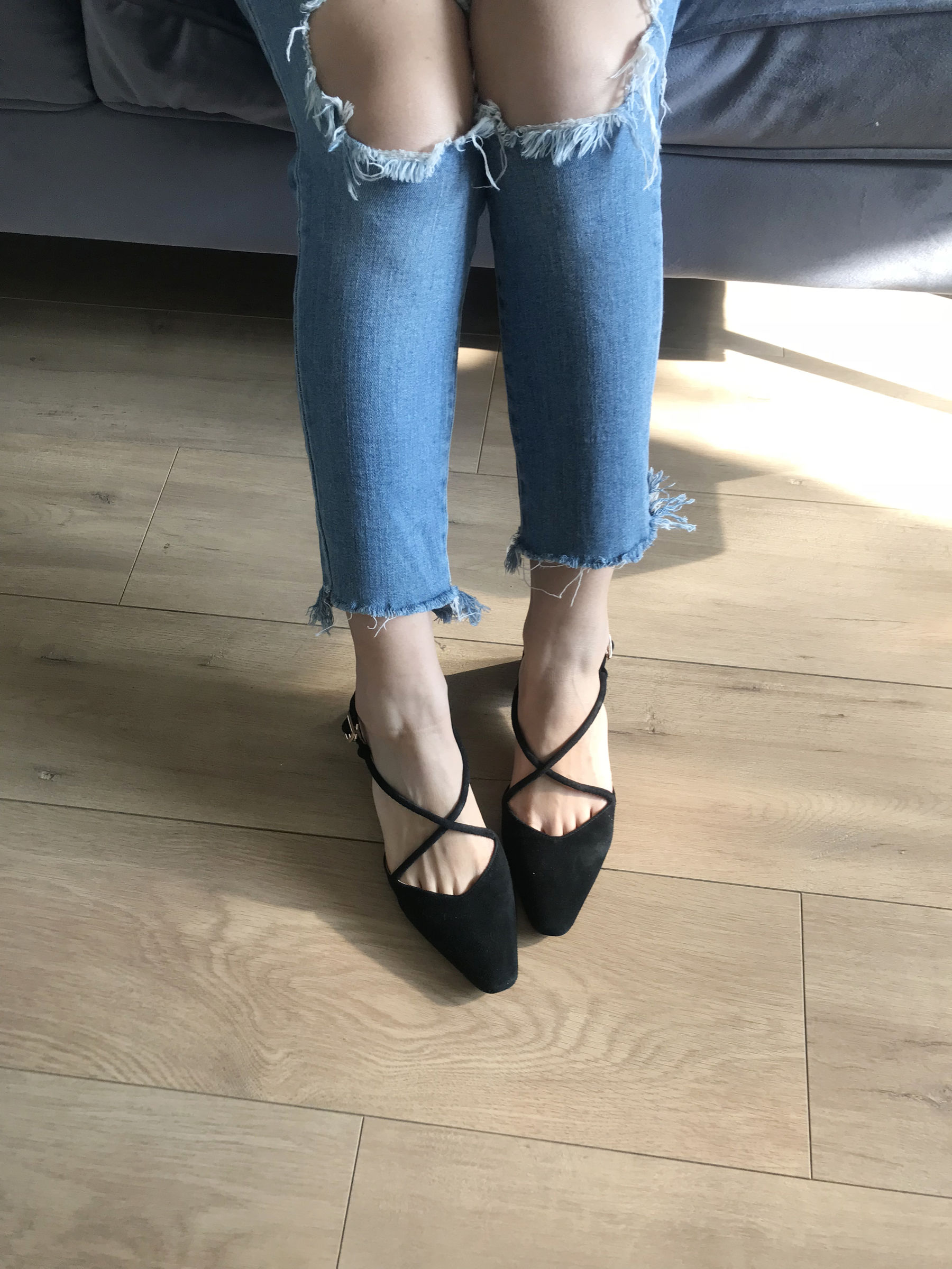 [福利COS] 安乔乔儿(Nia乔乔) No.015 脏脚踩鸡蛋第1张