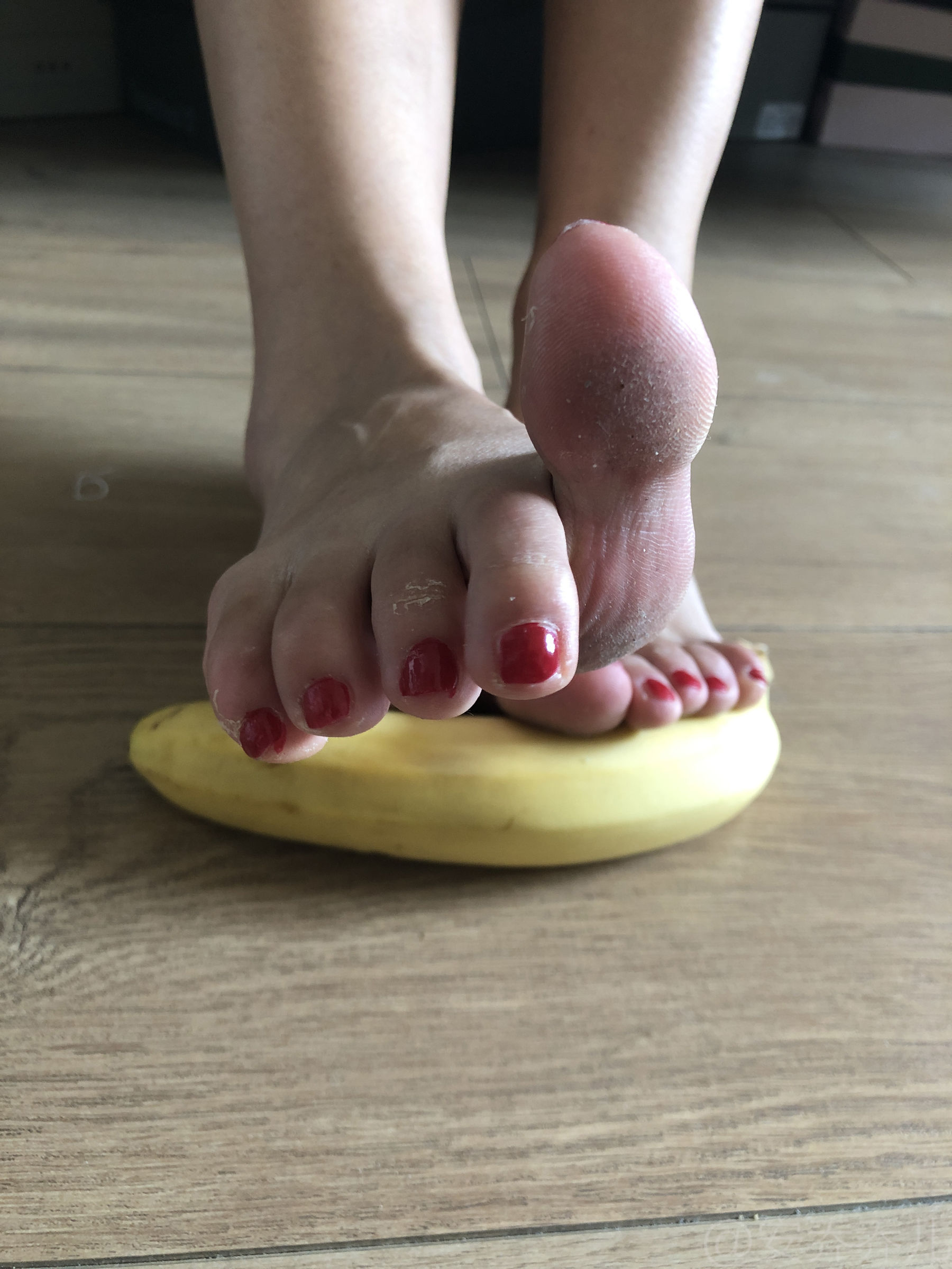 [福利COS] 安乔乔儿(Nia乔乔) No.009 踩香蕉第6张