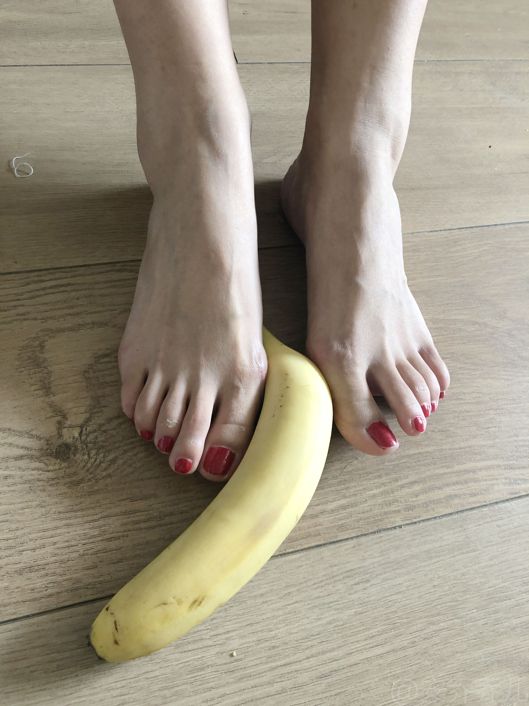 [福利COS] 安乔乔儿(Nia乔乔) No.009 踩香蕉第4张