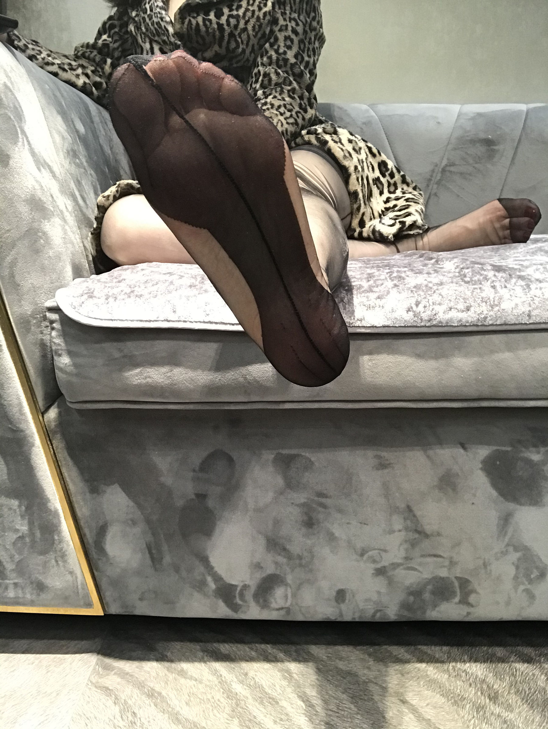 [福利COS] 丝足博主麋鹿_Monroe 2020.04.13 皮草丝惑第16张