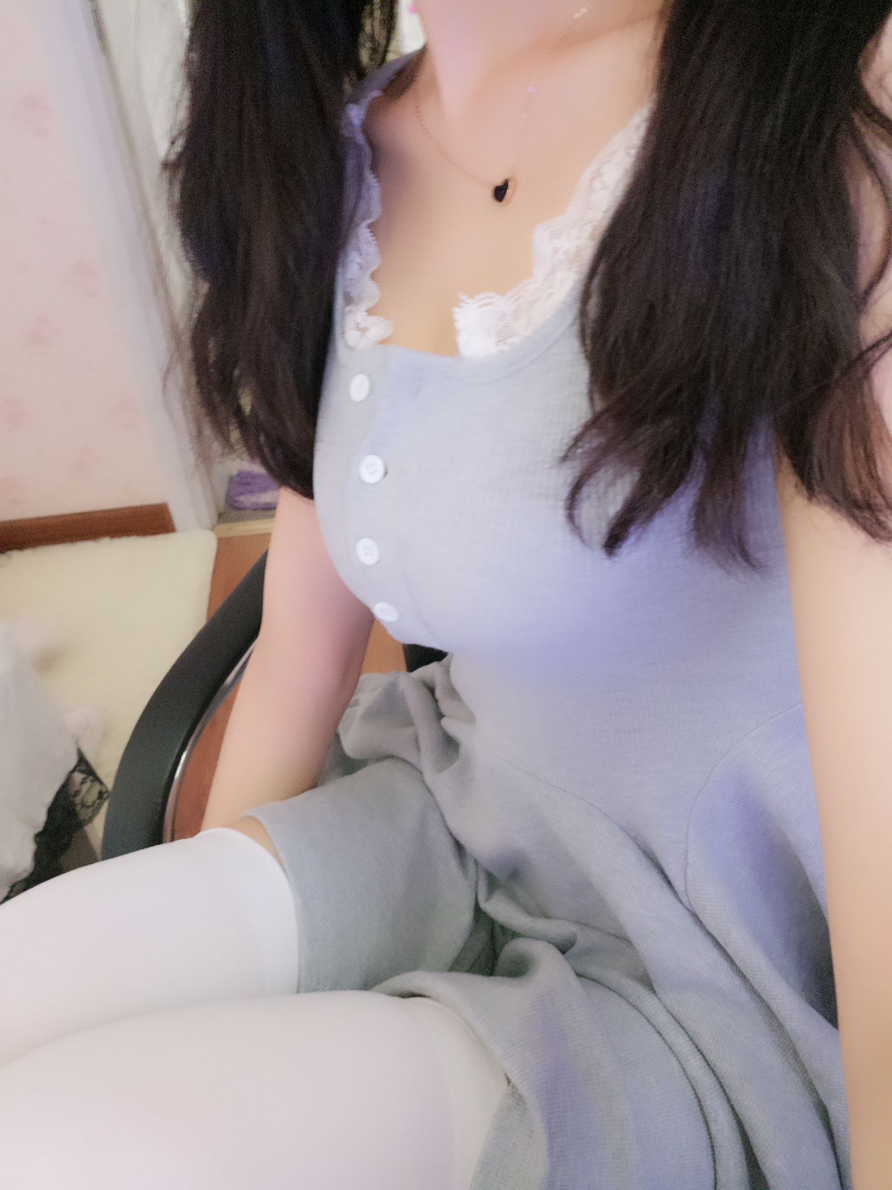 [福利COS] 双马尾少女赛高酱作品 - 露脸灰色裙子第7张