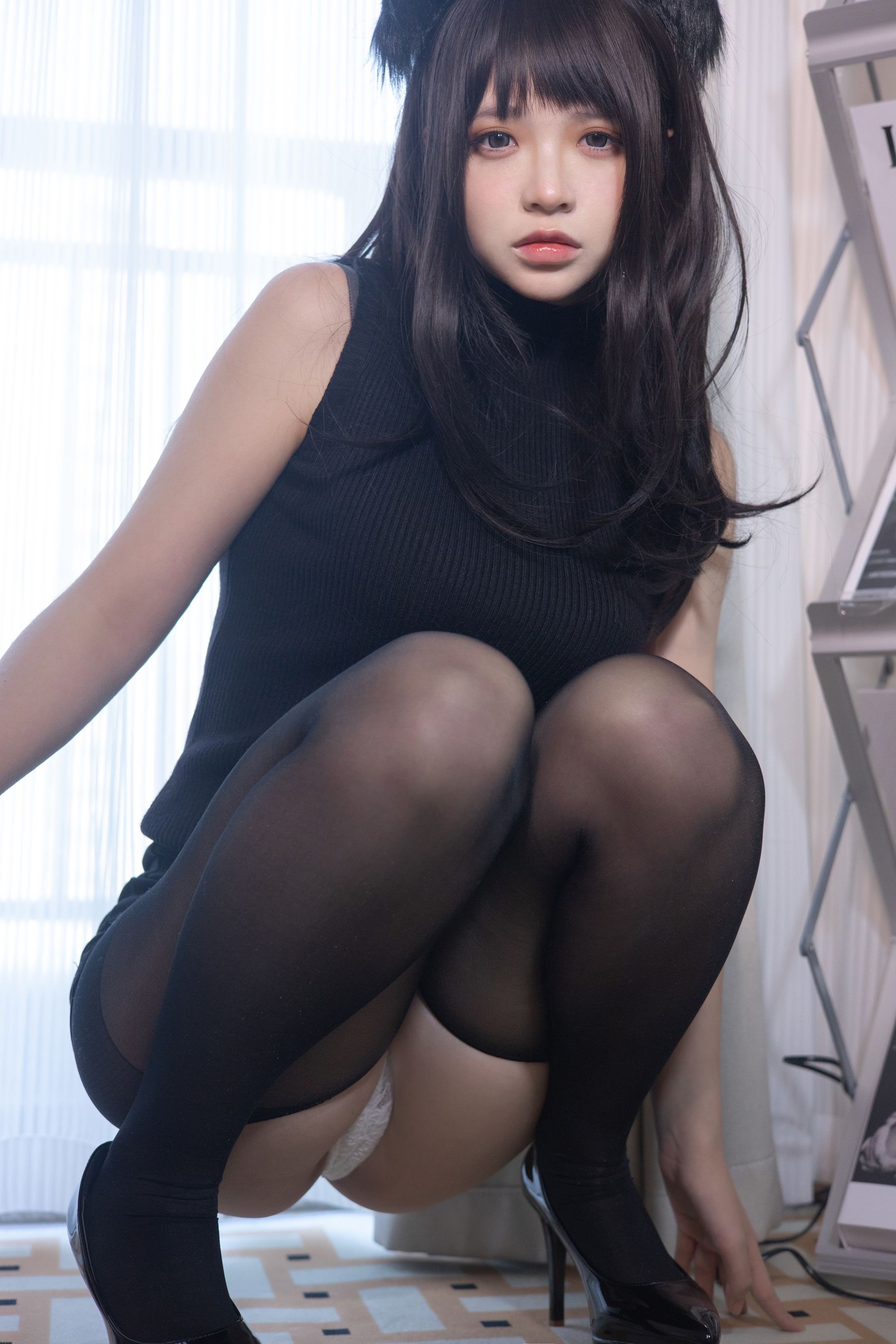 [福利COS] 疯猫ss - 黑毛衣少女第12张