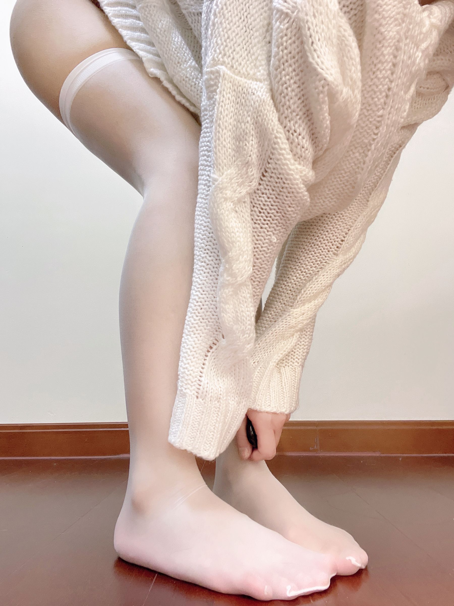 [福利COS] 白嫩美少女鬼畜瑶 - 黑白丝第28张