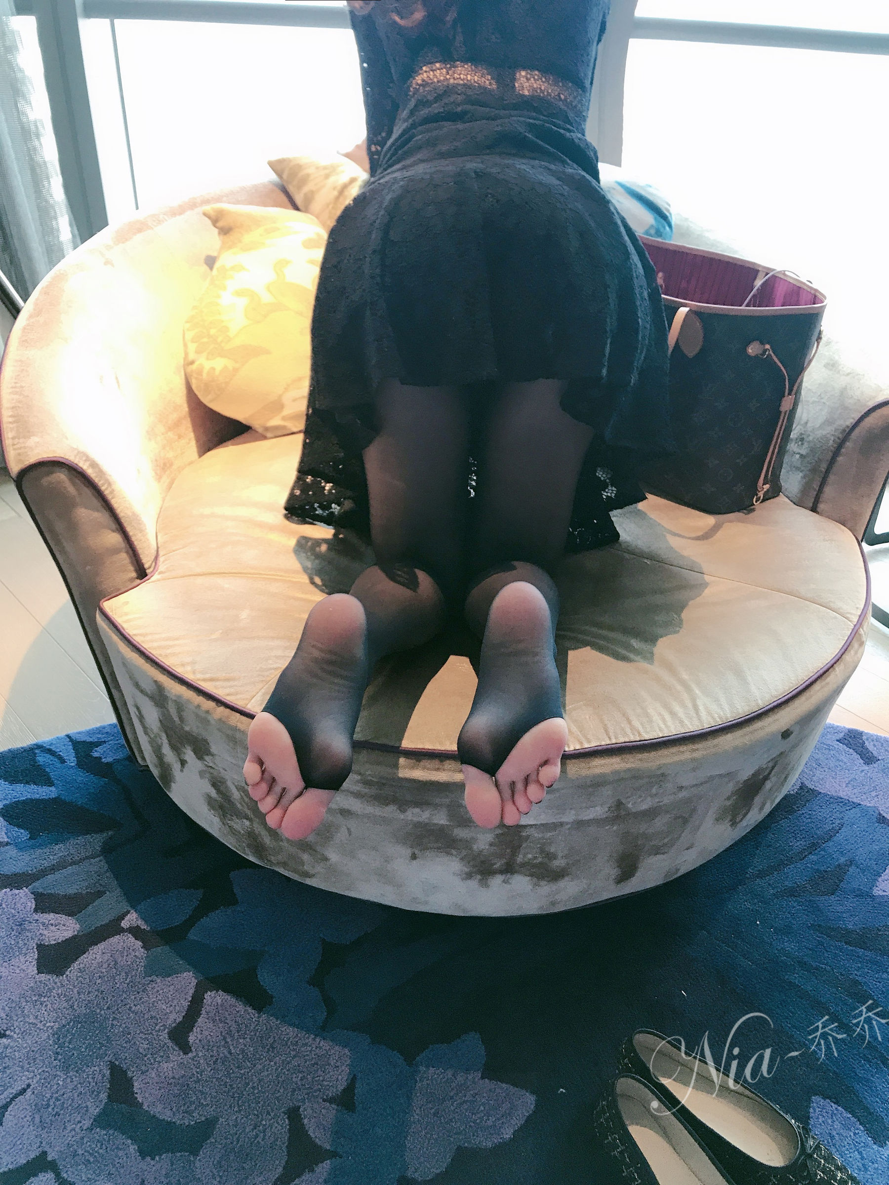 [福利COS] 安乔乔儿(Nia乔乔) No.023 出差刚到酒店呀第1张