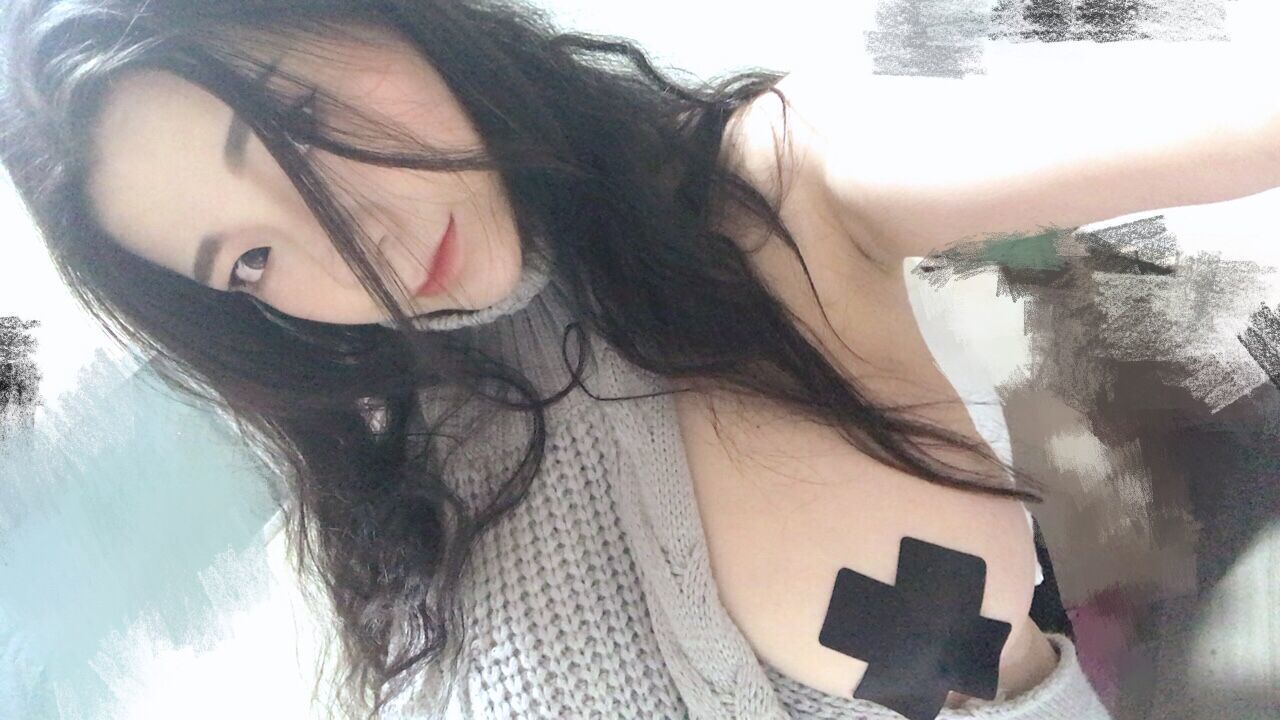 [福利COS] 奶兔biubiu - 灰色毛衣第10张