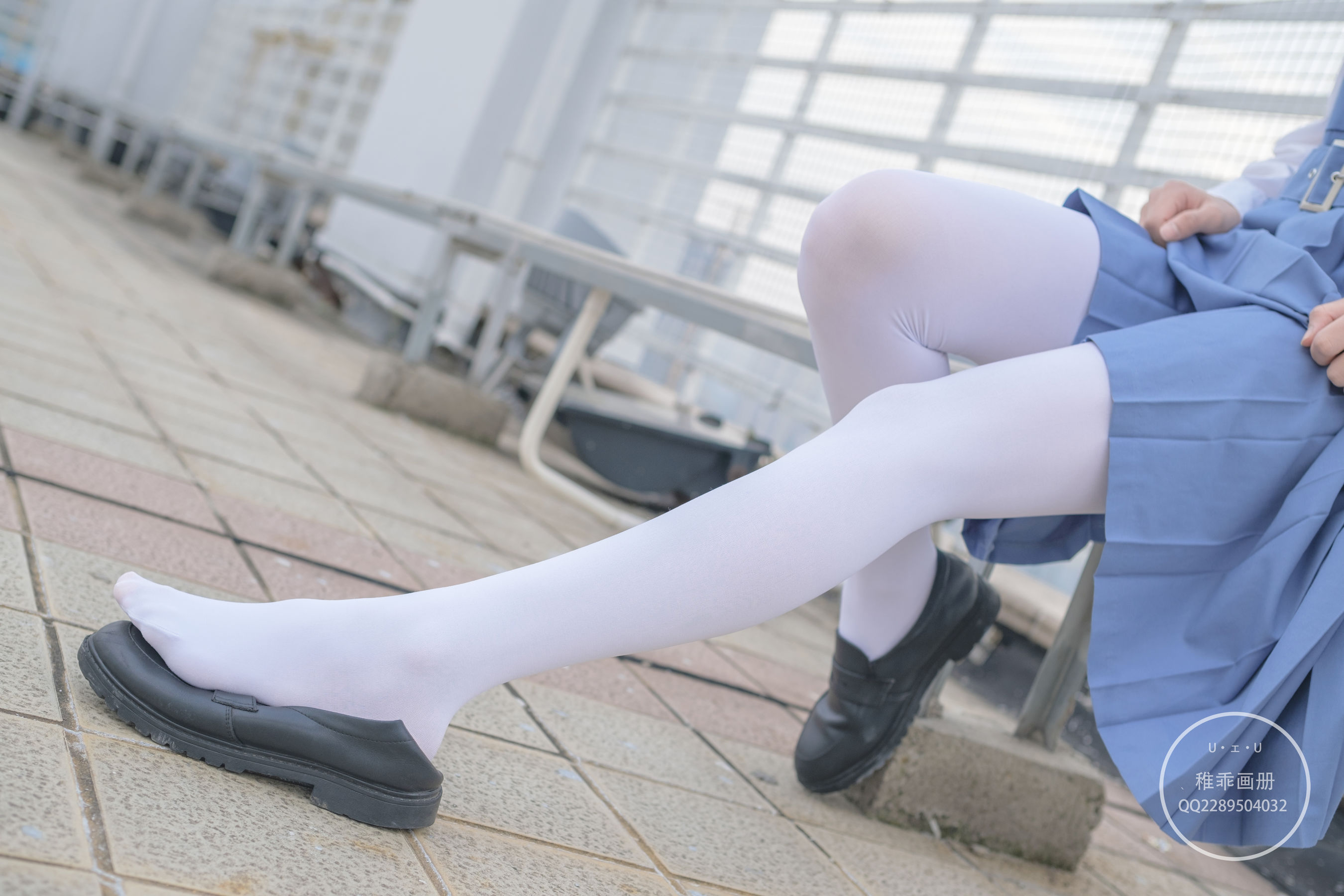 [福利COS] 柴系小乖(稚乖画册) - 夜夜 天台真空80D白丝第17张