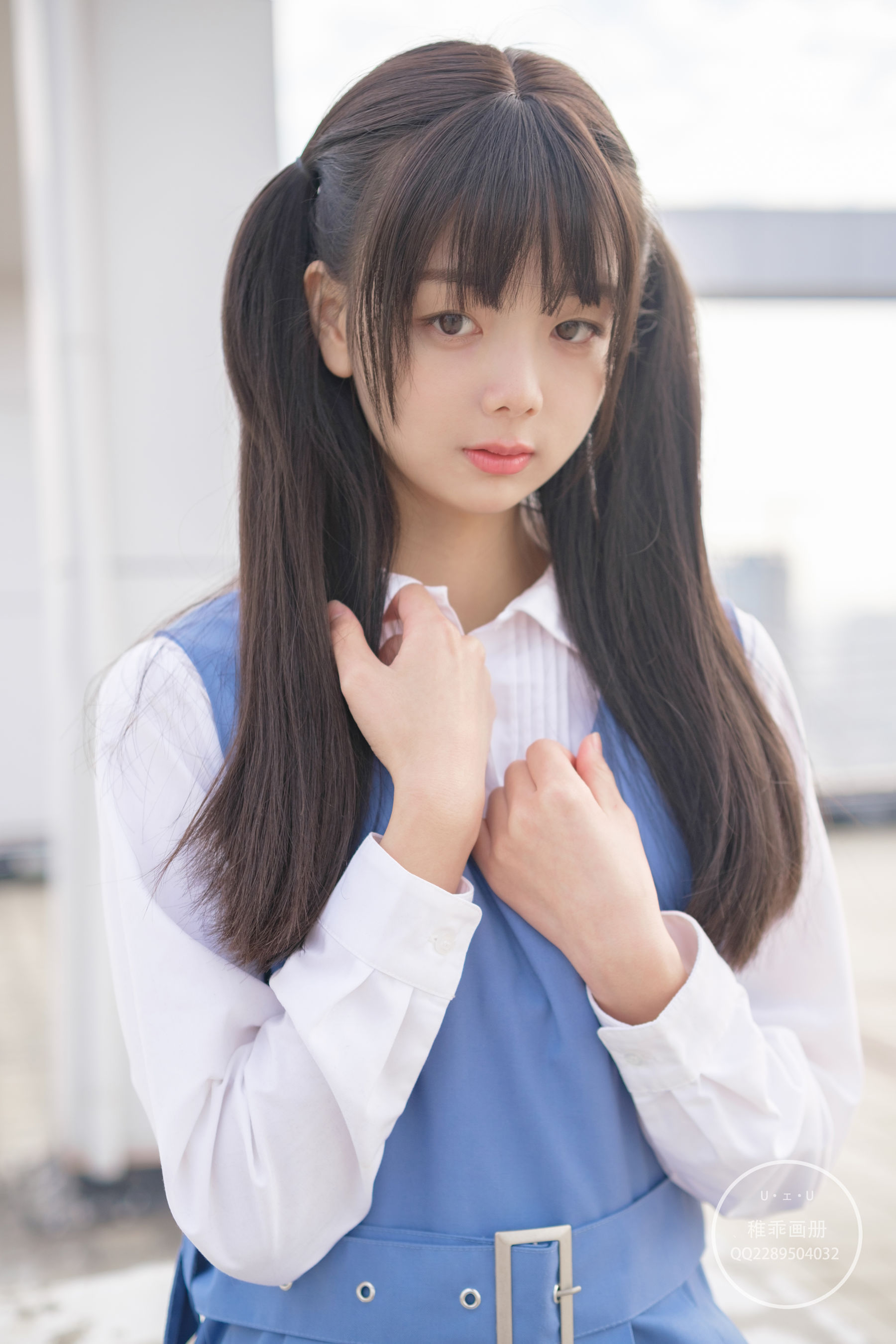 [福利COS] 柴系小乖(稚乖画册) - 夜夜 天台真空80D白丝第1张