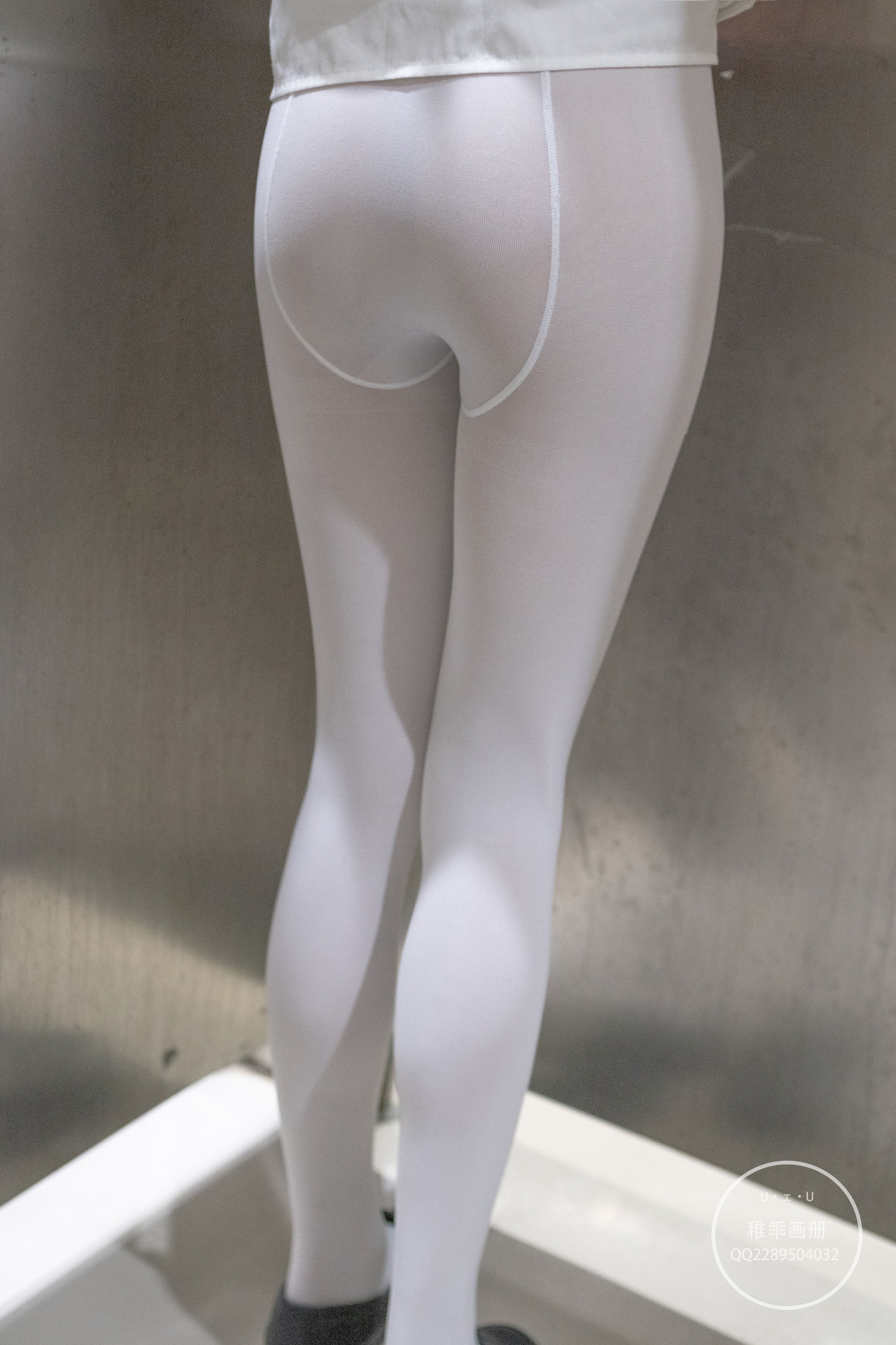 [福利COS] 柴系小乖(稚乖画册) - 夜夜 天台真空80D白丝第28张