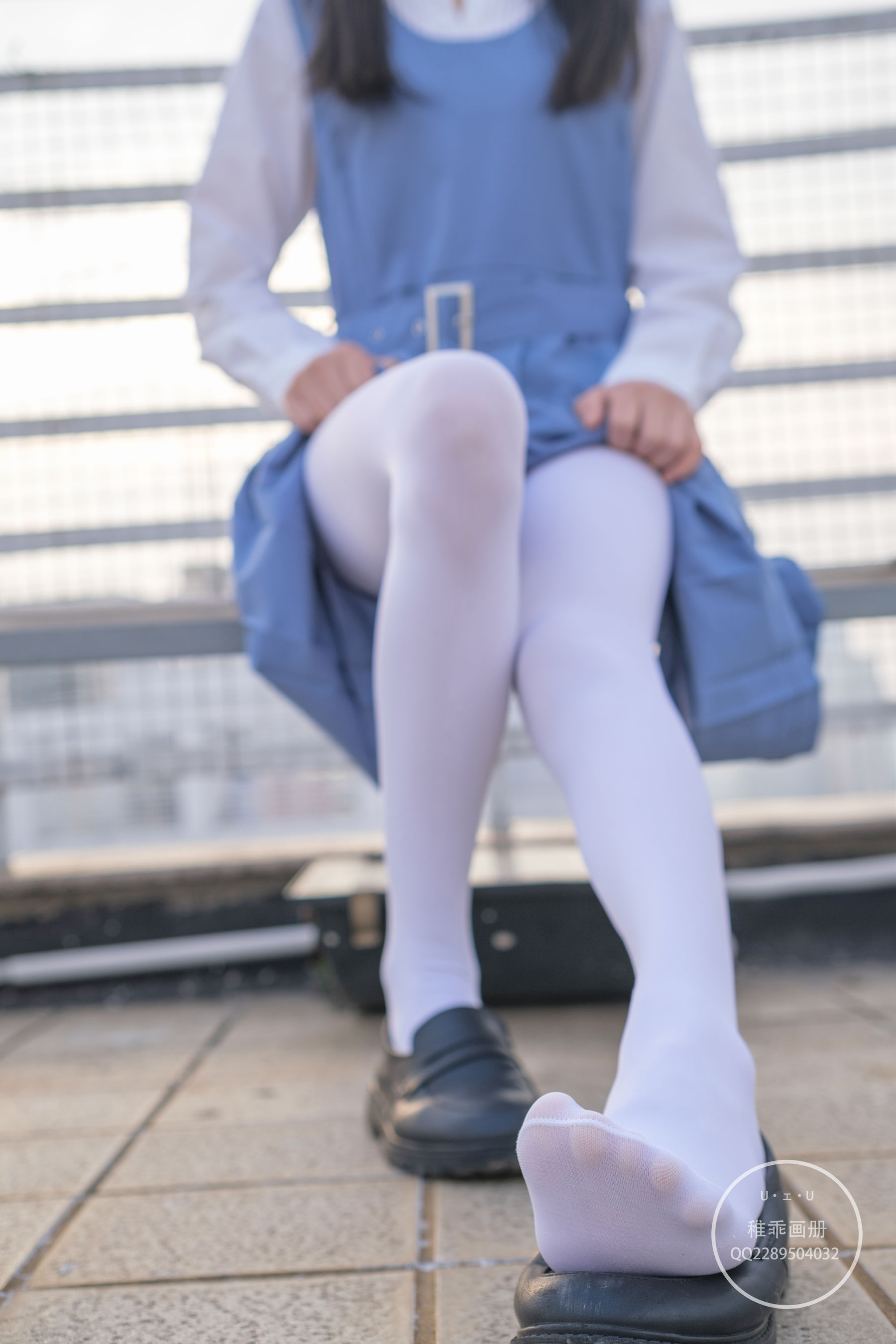 [福利COS] 柴系小乖(稚乖画册) - 夜夜 天台真空80D白丝第11张