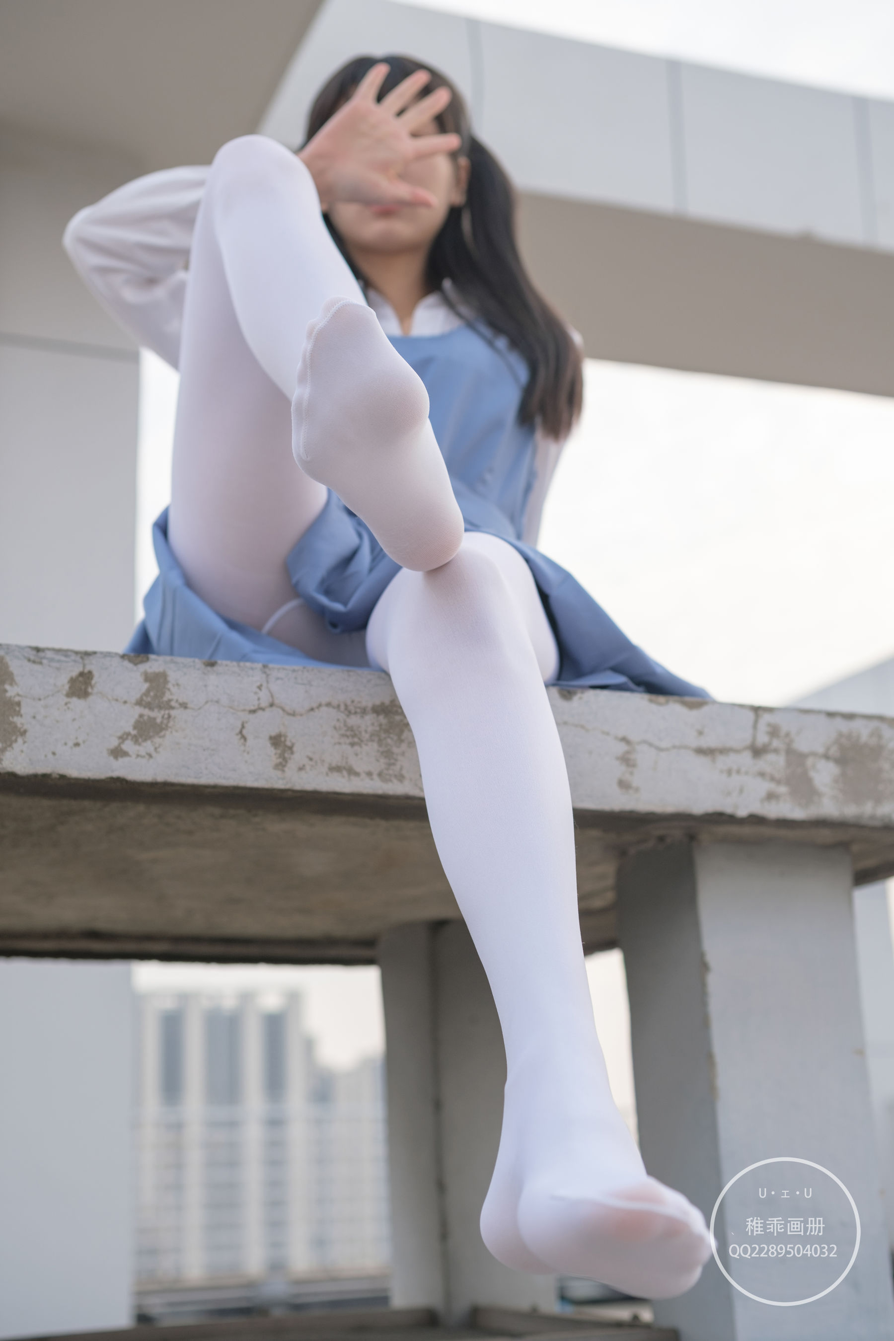 [福利COS] 柴系小乖(稚乖画册) - 夜夜 天台真空80D白丝第19张