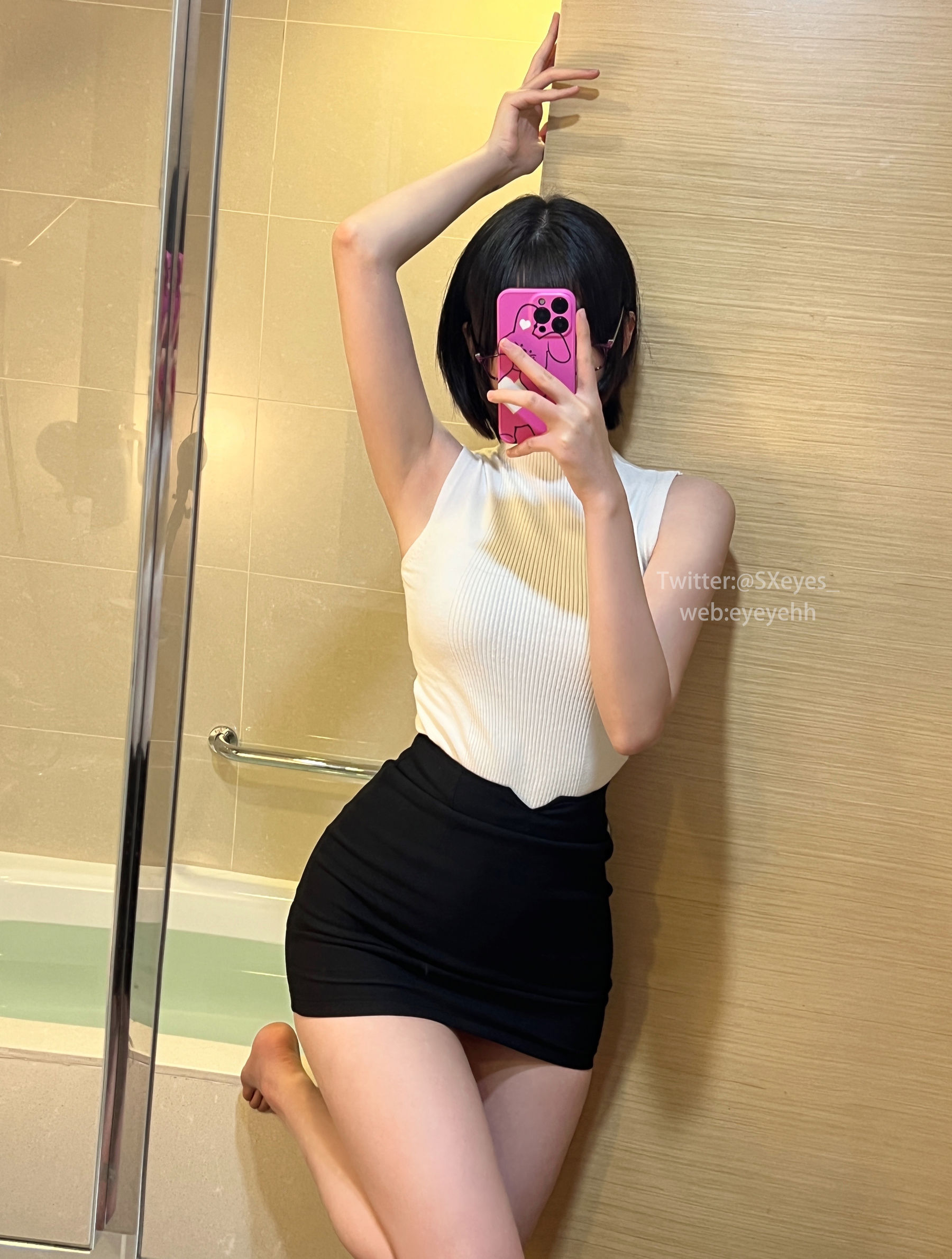 [福利COS] 萌妹子眼酱大魔王w - 风吕に入る第2张