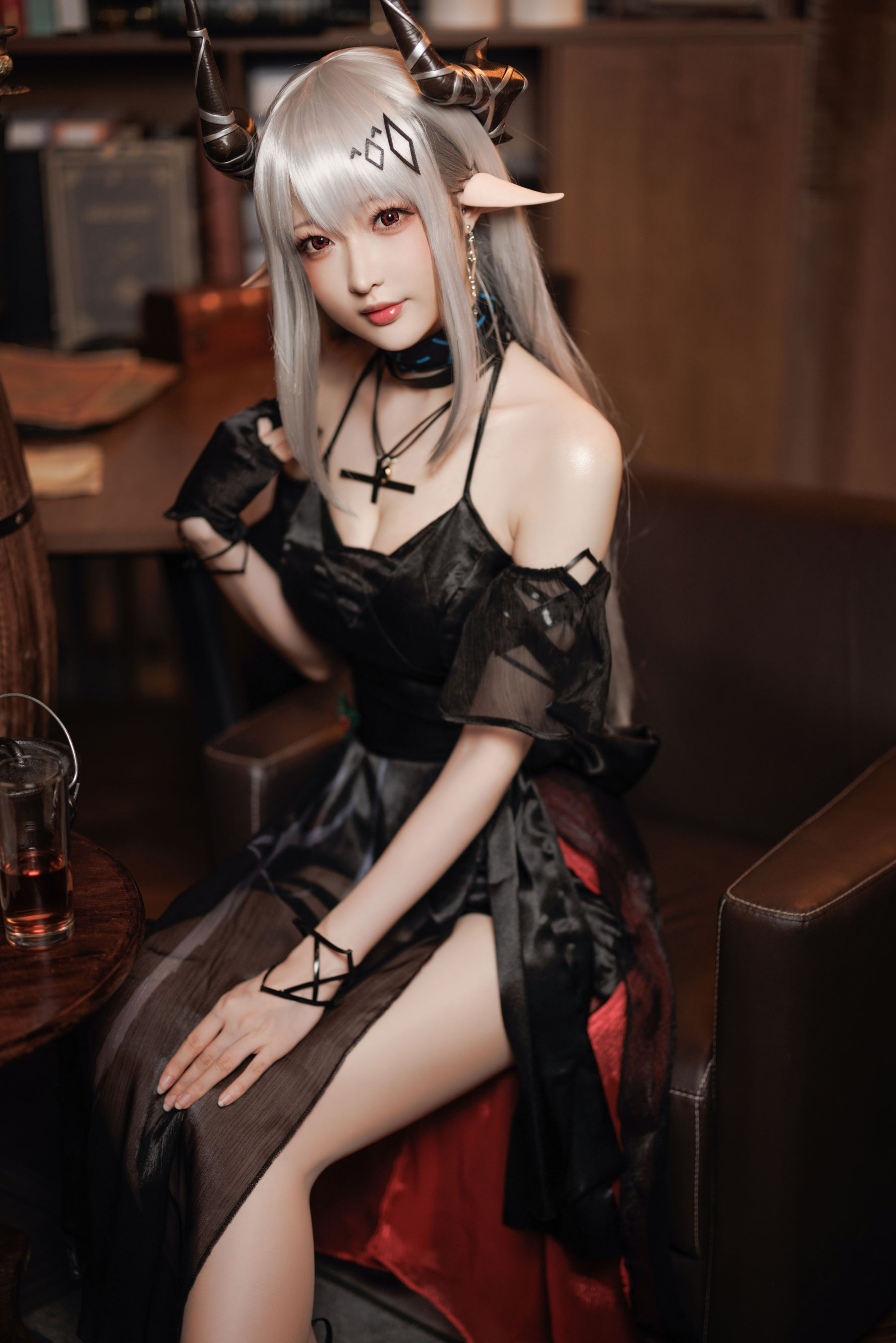 [福利COS] Coser小姐姐南宫 - 泥岩 礼服第8张