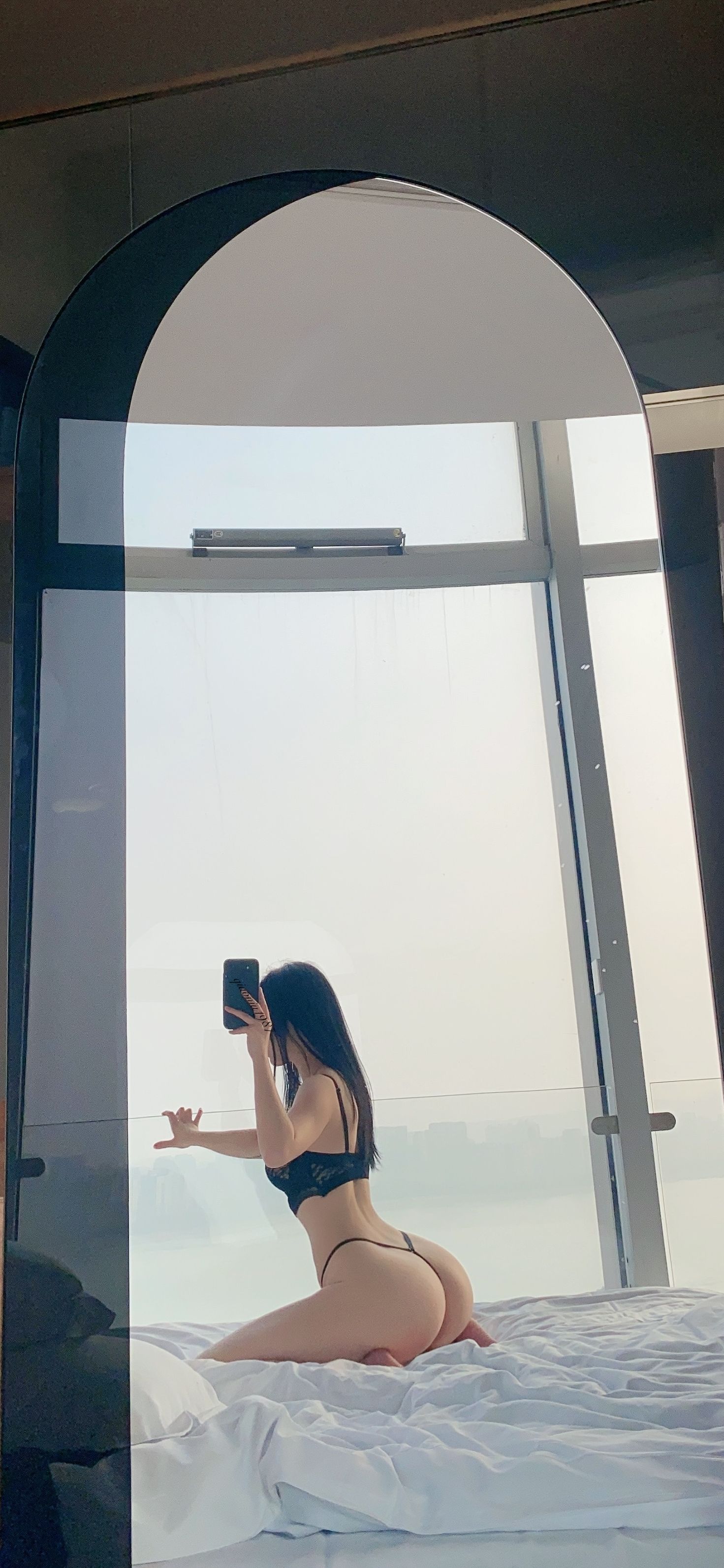 [福利COS] 俏妞qiaoniuTT - 丝袜长腿翘臀 视图合集第46张