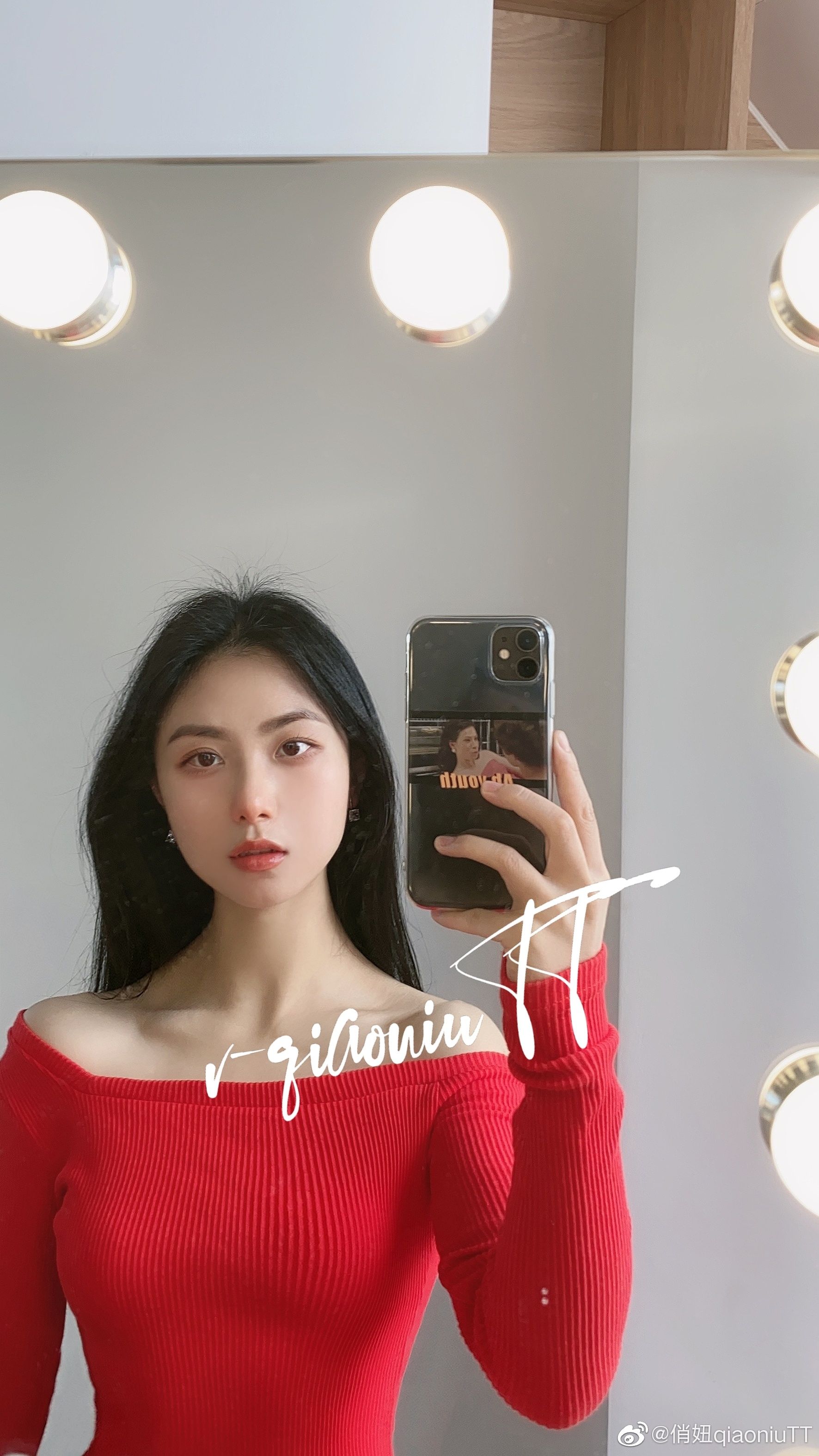 [福利COS] 俏妞qiaoniuTT - 丝袜长腿翘臀 视图合集第24张