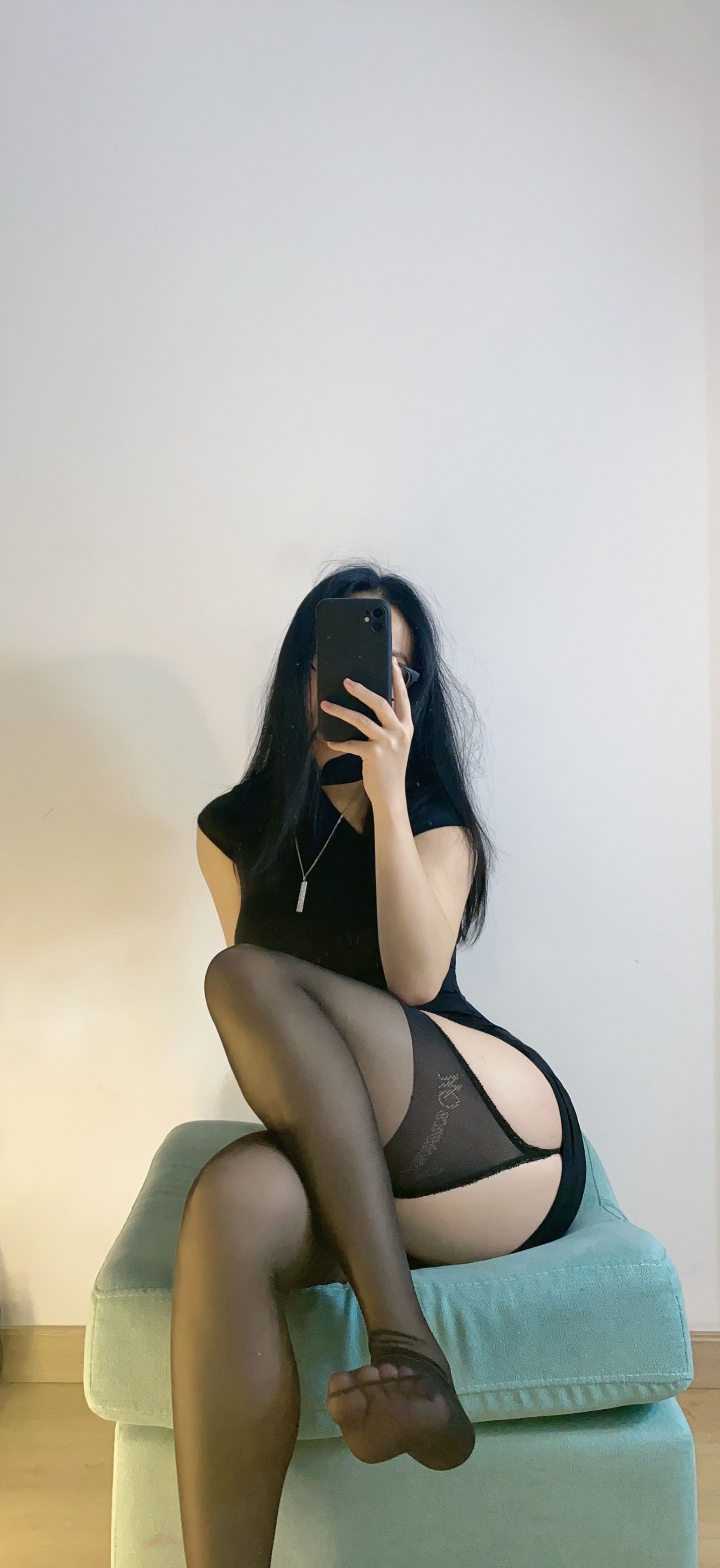 [福利COS] 俏妞qiaoniuTT - 丝袜长腿翘臀 视图合集第62张