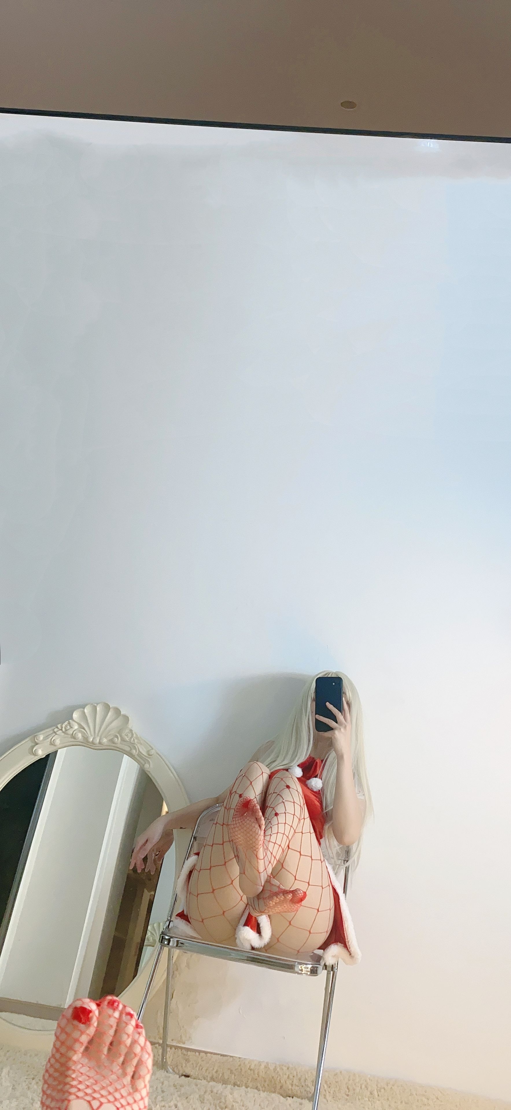 [福利COS] 俏妞qiaoniuTT - 丝袜长腿翘臀 视图合集第67张