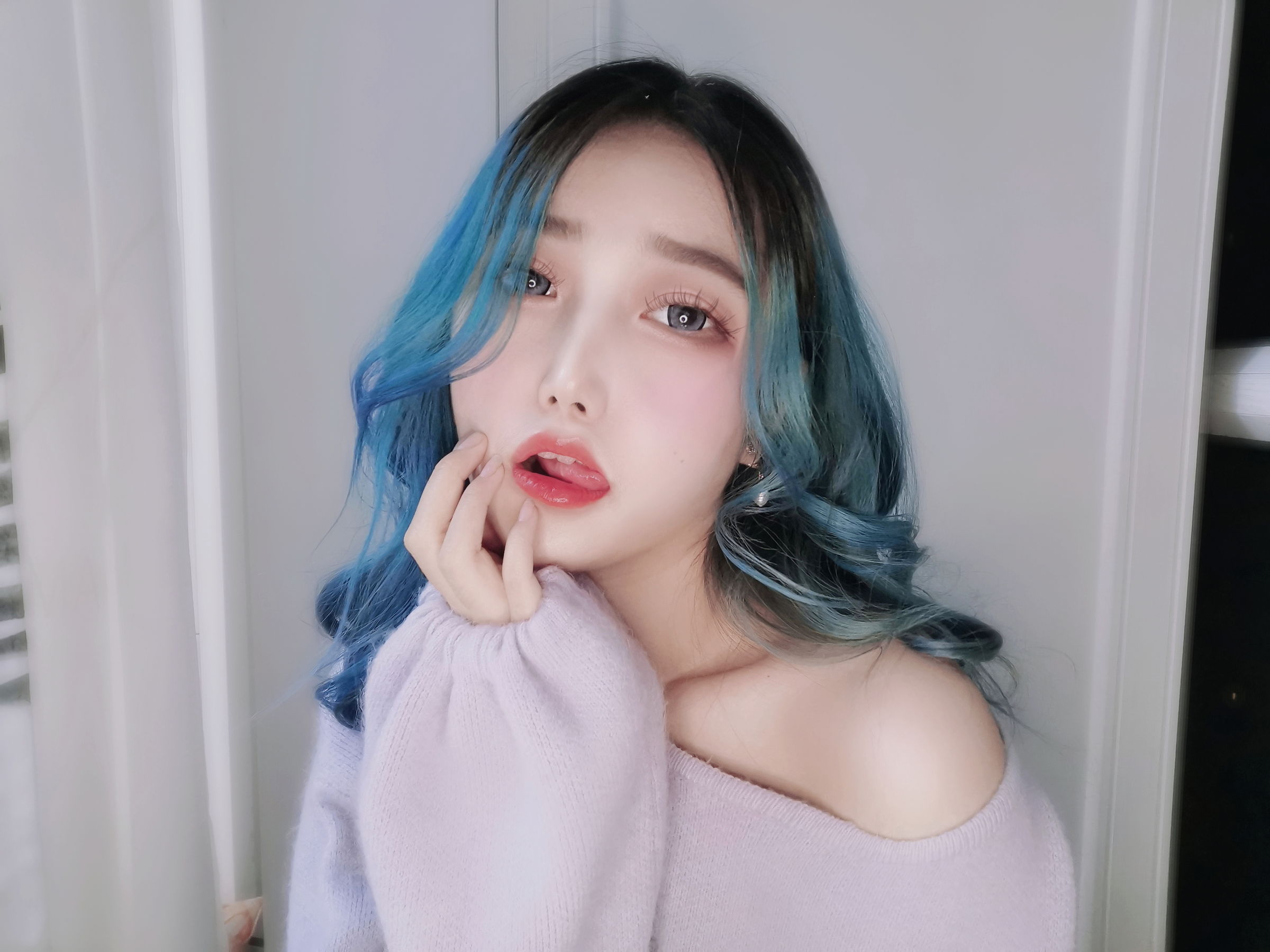 [福利COS] eloise软软 - 双拼丝袜第3张