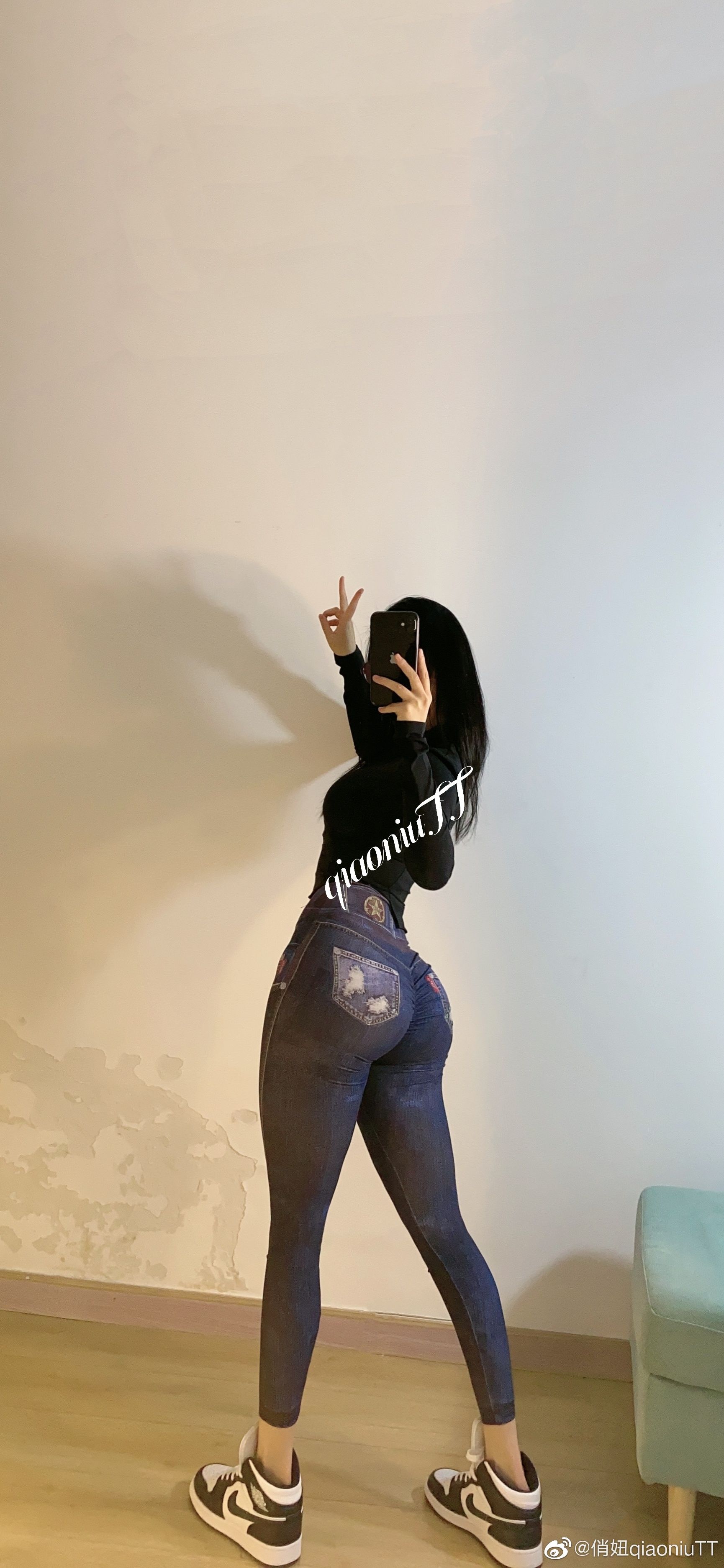 [福利COS] 俏妞qiaoniuTT - 丝袜长腿翘臀 视图合集第33张