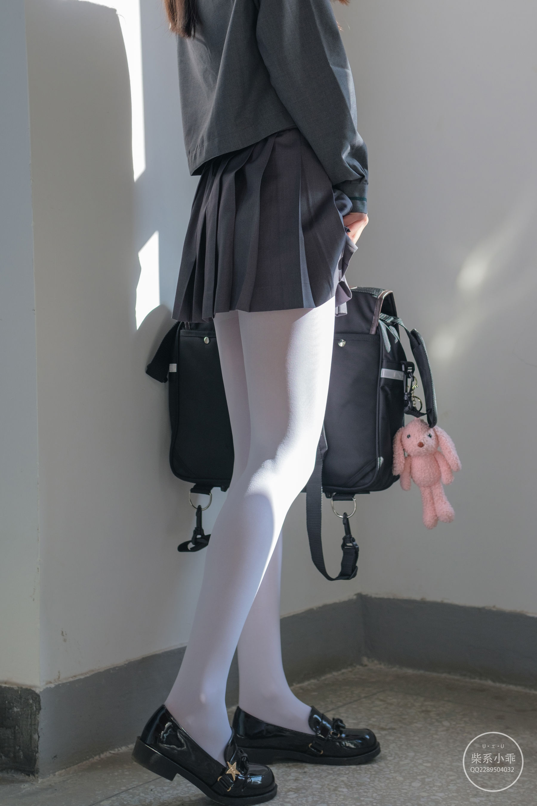 [福利COS] 柴系小乖(稚乖画册) - 夜夜 教室第13张