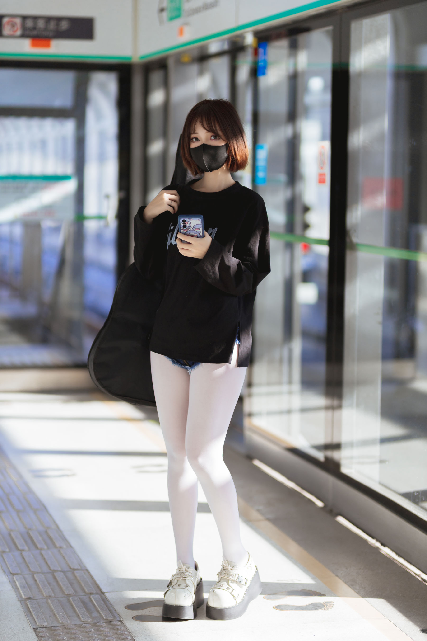 [福利COS] 洛桑w伊梓 - 地铁吉他第5张