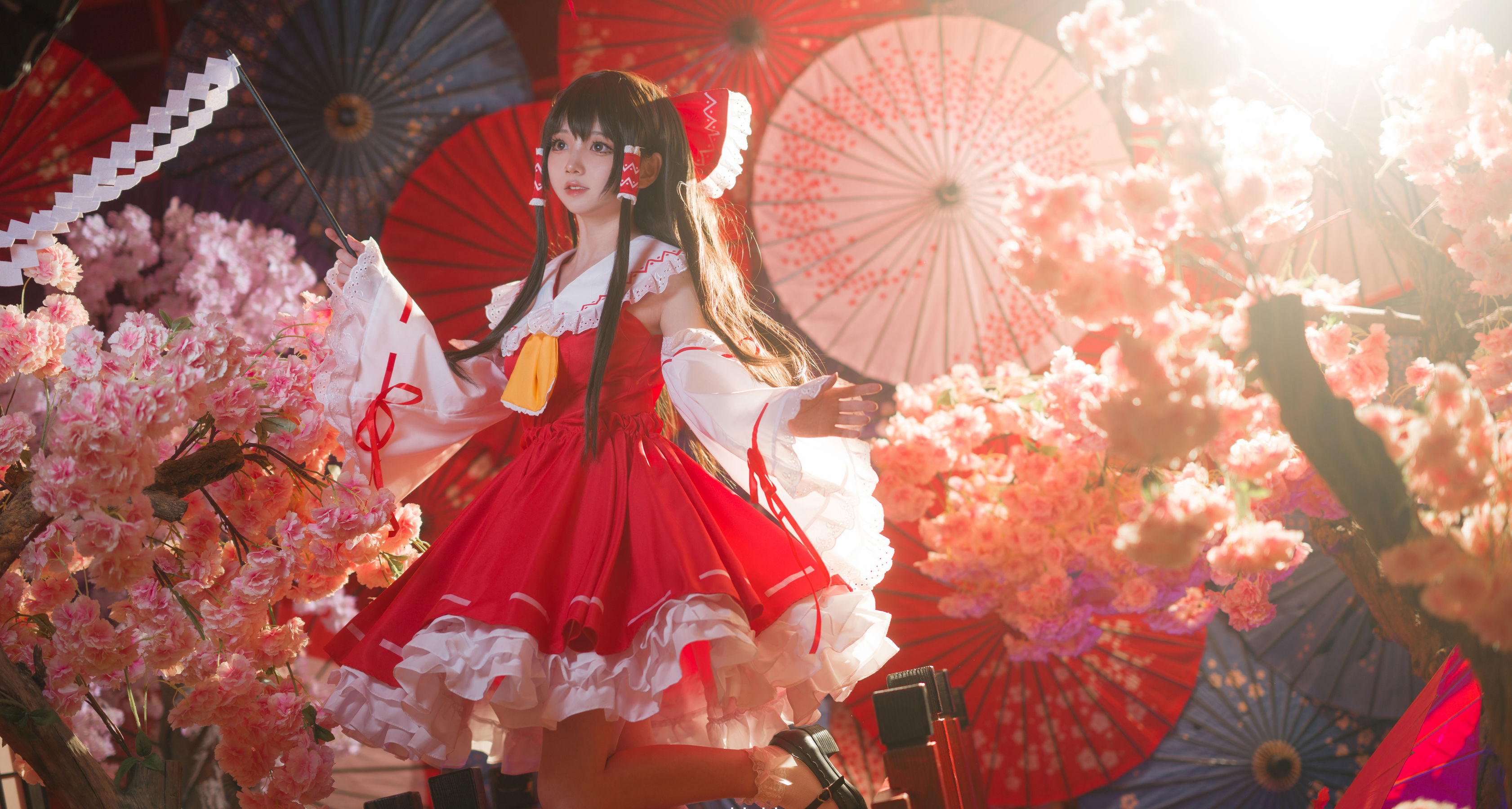 [福利COS] 楚楚子w - 博丽灵梦第4张