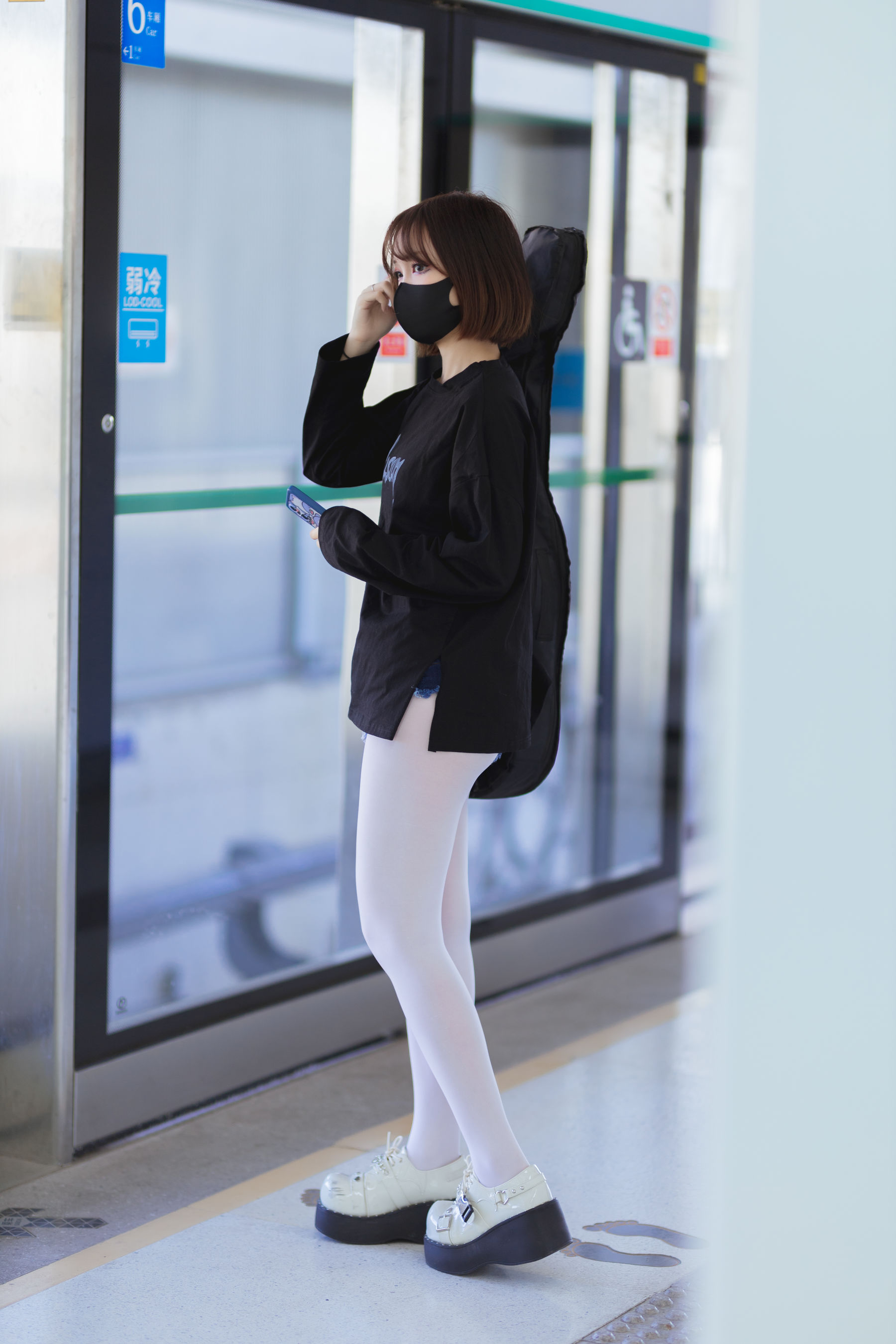 [福利COS] 洛桑w伊梓 - 地铁吉他第10张