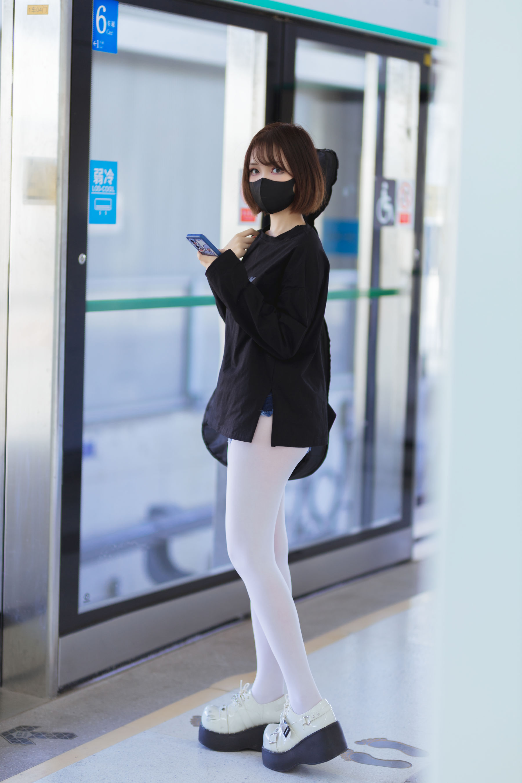 [福利COS] 洛桑w伊梓 - 地铁吉他第10张