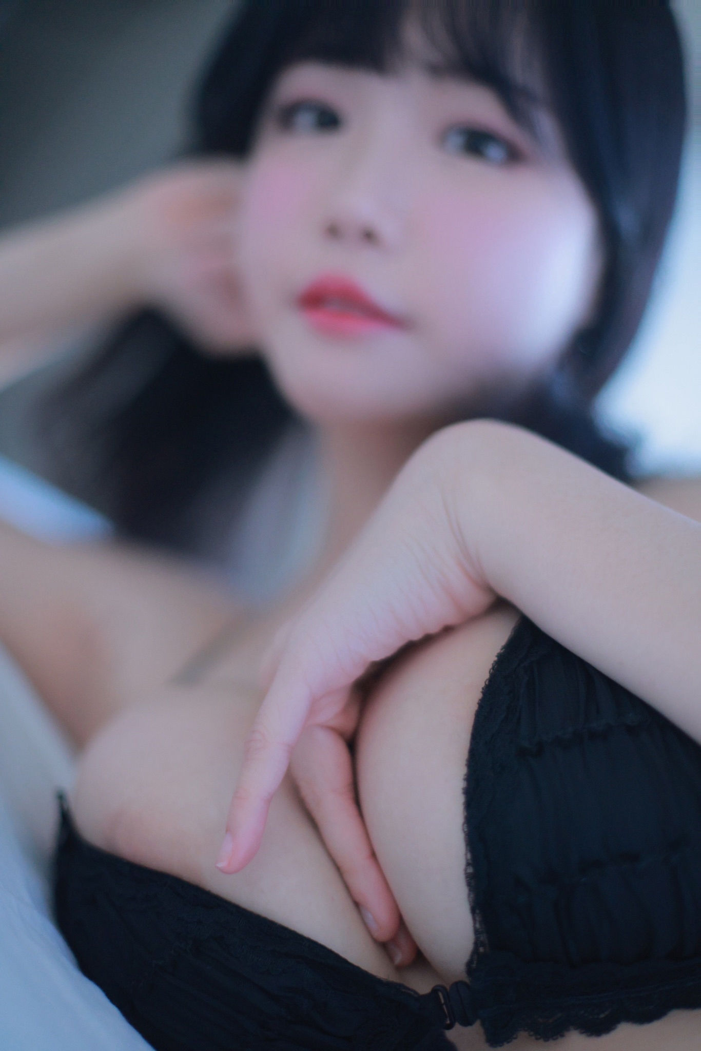 [福利COS] 韩网可爱性感网红Addielyn - December 2021 Night View Of Addielyn第15张