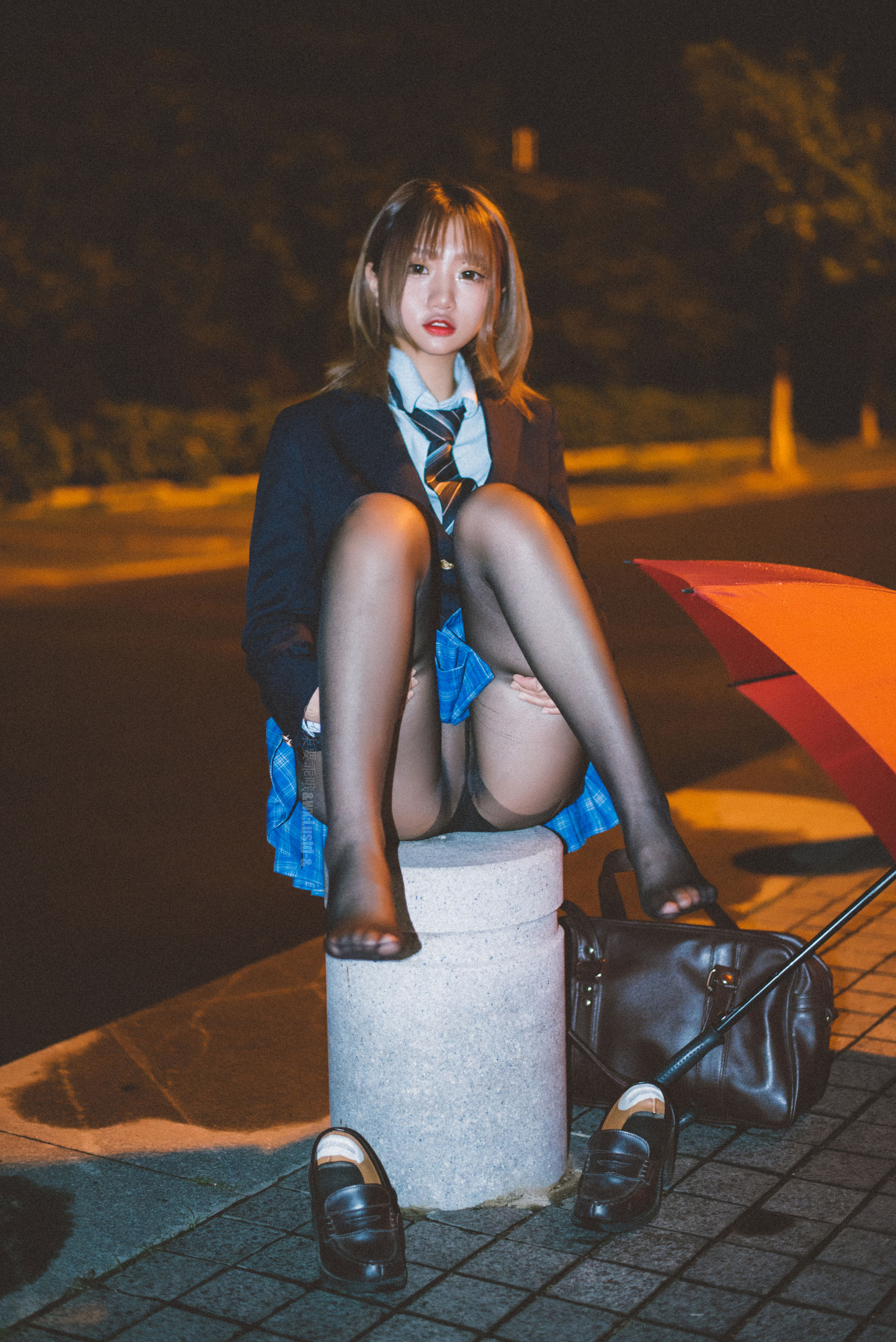 [福利COS] 动漫博主柒柒要乖哦 - 深夜公园JK第1张