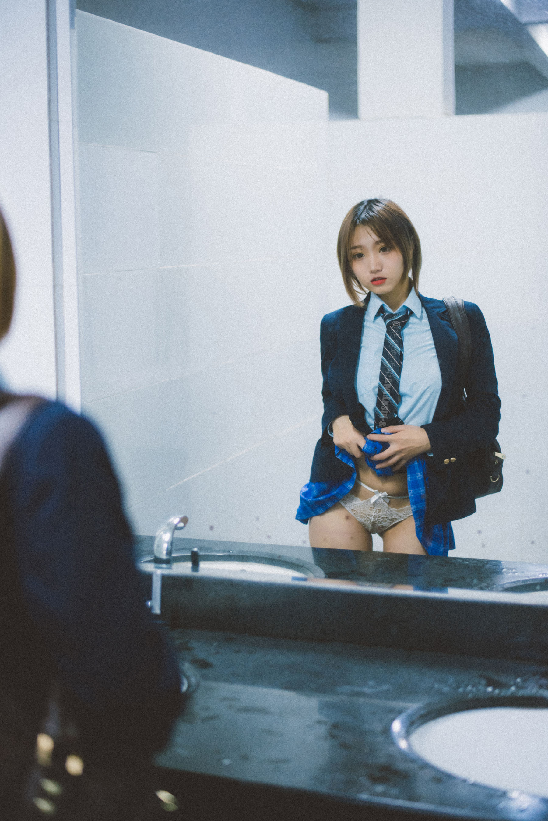 [福利COS] 动漫博主柒柒要乖哦 - 深夜公园JK第7张