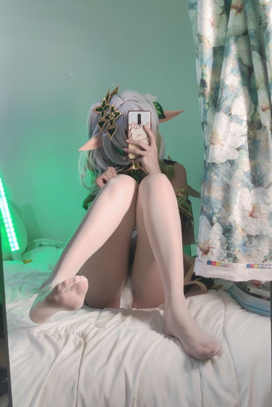 [福利COS] 洛桑w伊梓 - 小草神第3张