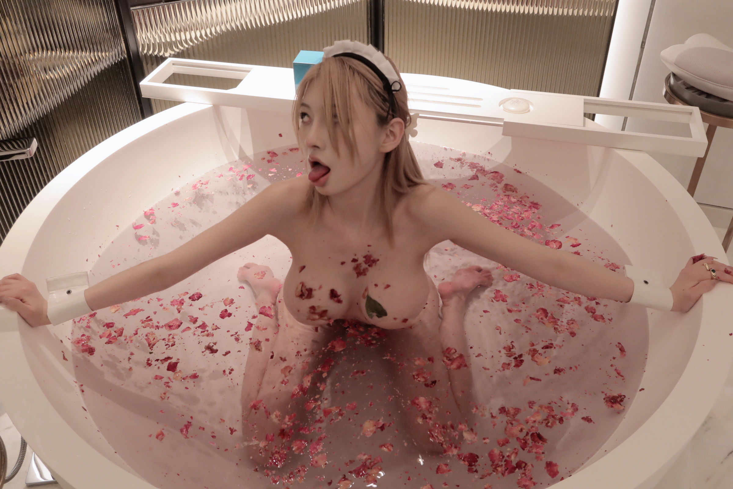 [福利COS] 脸红Dearie - 红酒美人第12张