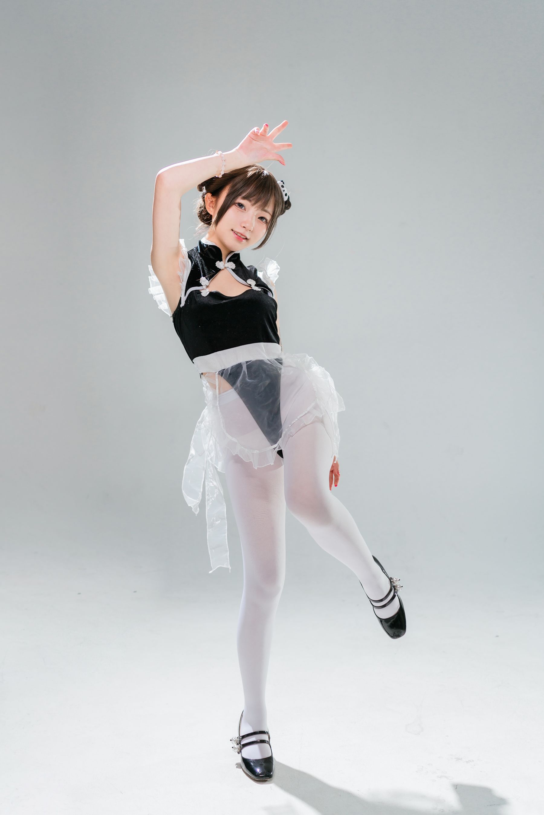 [福利COS] 花铃 - 小熊猫女仆第1张