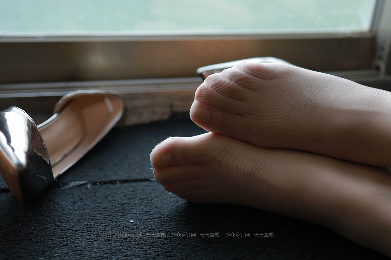 [IESS异思趣向] 耽丝 210825 小婕 黑色包臀裙 [101P]第13张